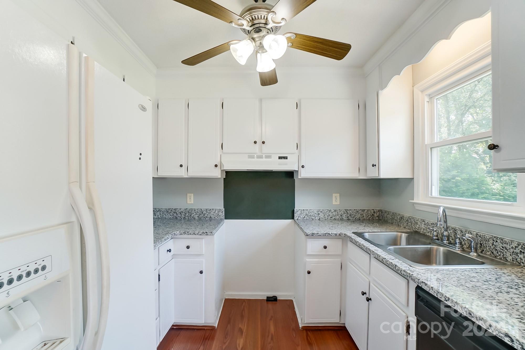 3374 Farm Lake Drive Property Photo 9
