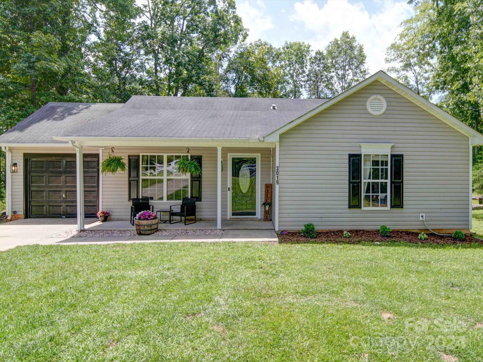 3019 Chinaberry Lane Property Photo 1