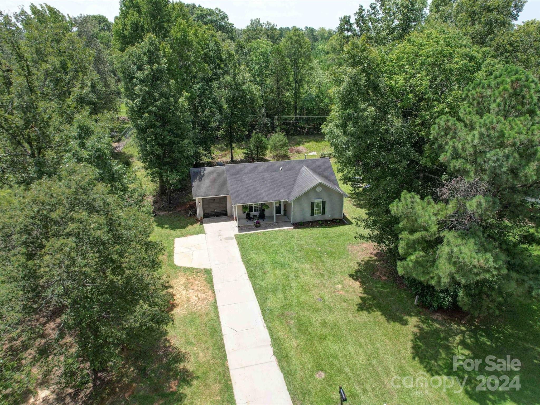 3019 Chinaberry Lane Property Photo 4