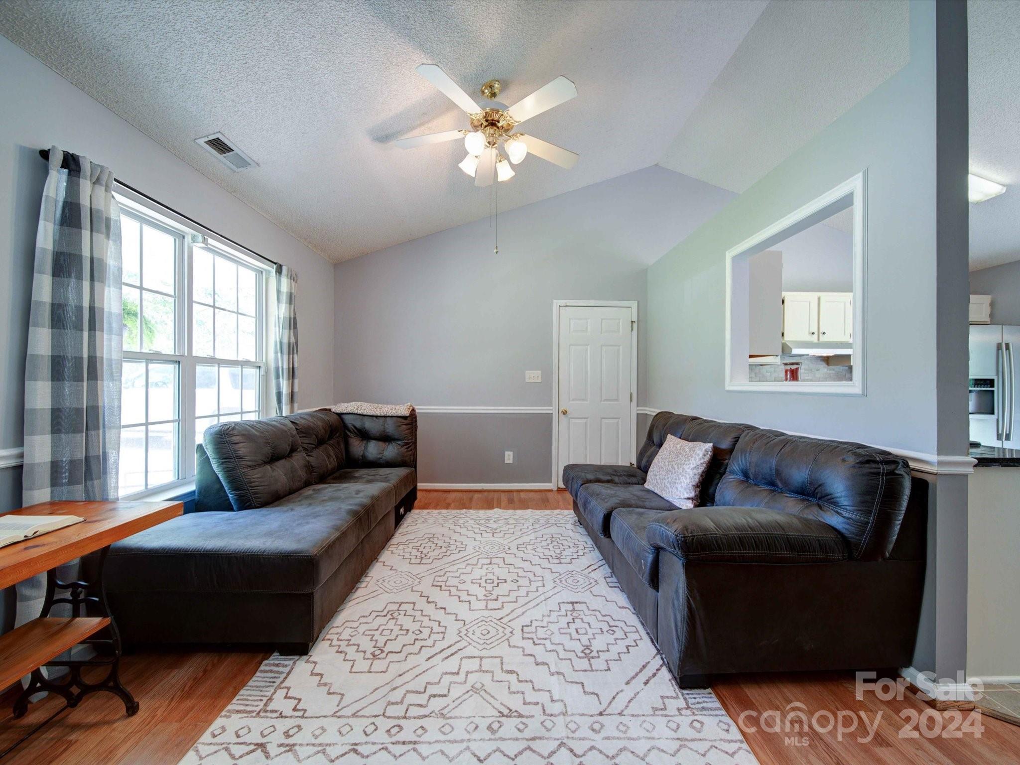 3019 Chinaberry Lane Property Photo 5