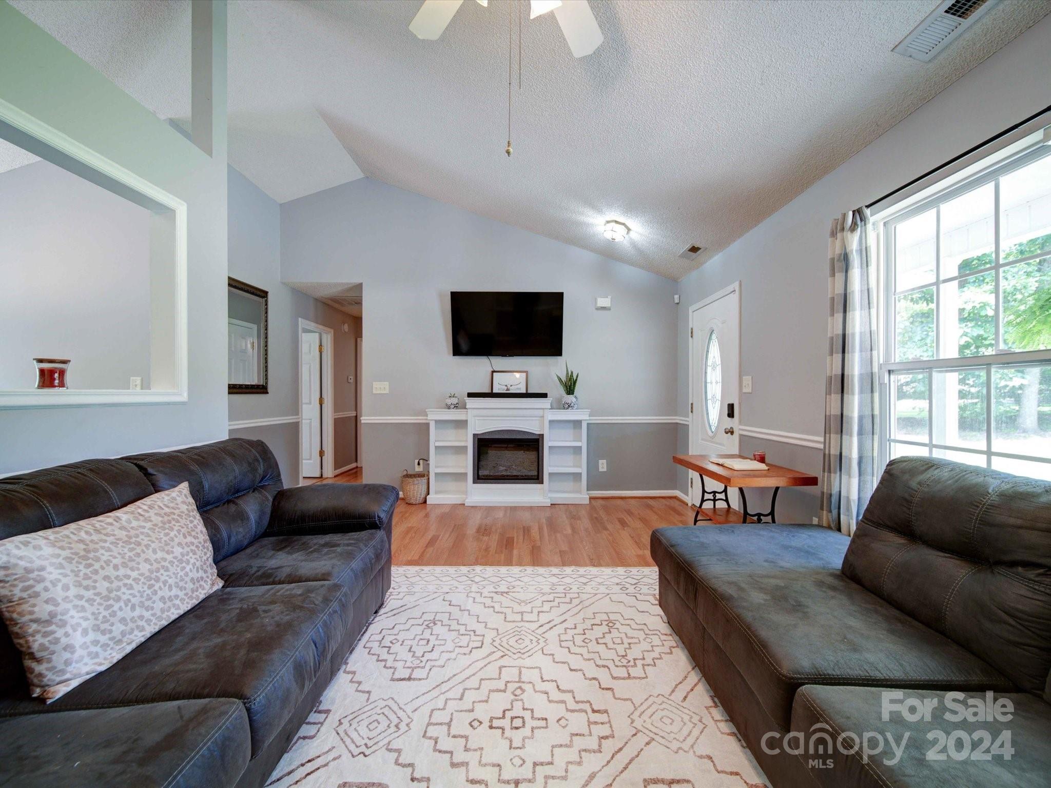 3019 Chinaberry Lane Property Photo 6