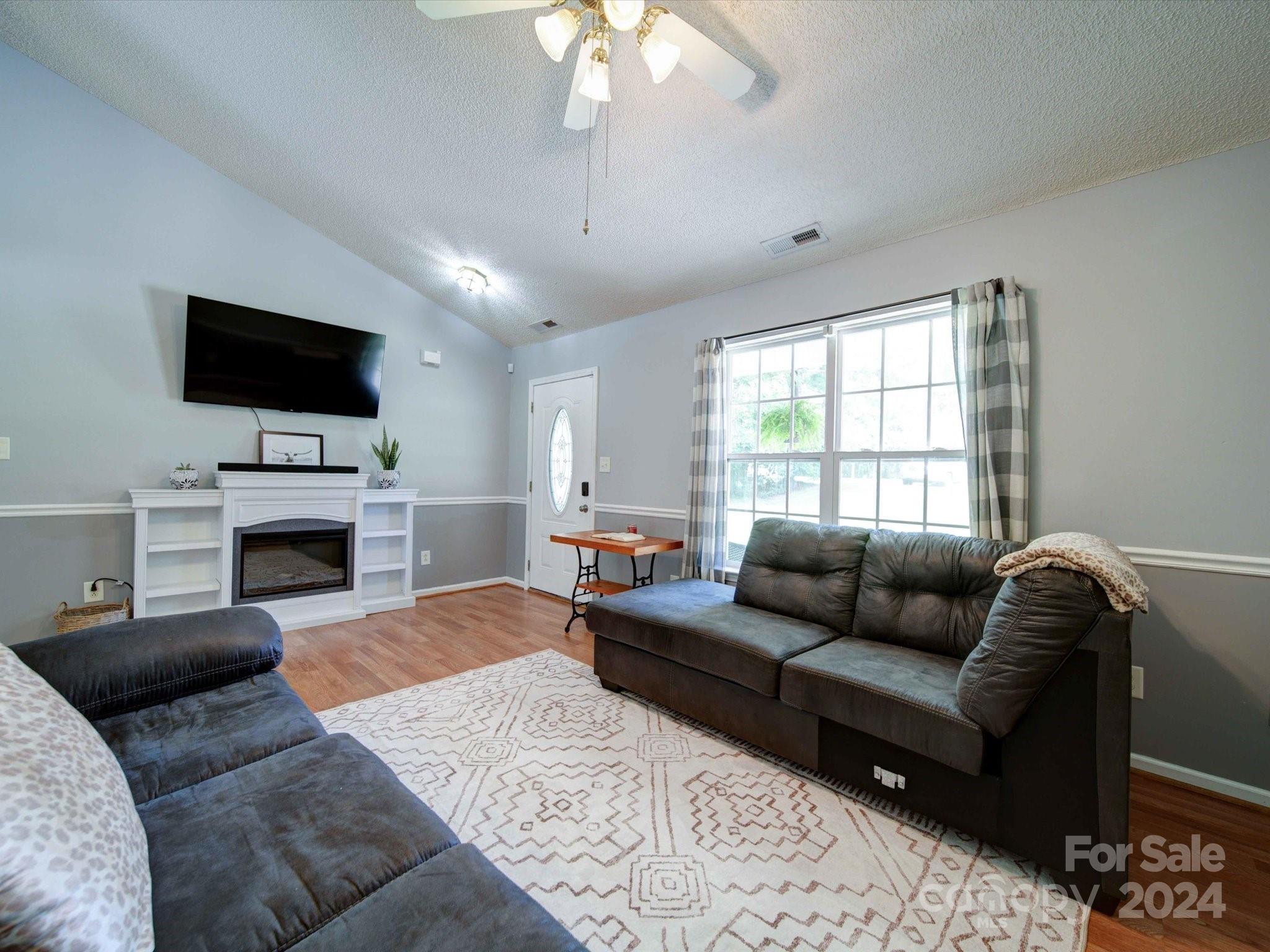 3019 Chinaberry Lane Property Photo 7