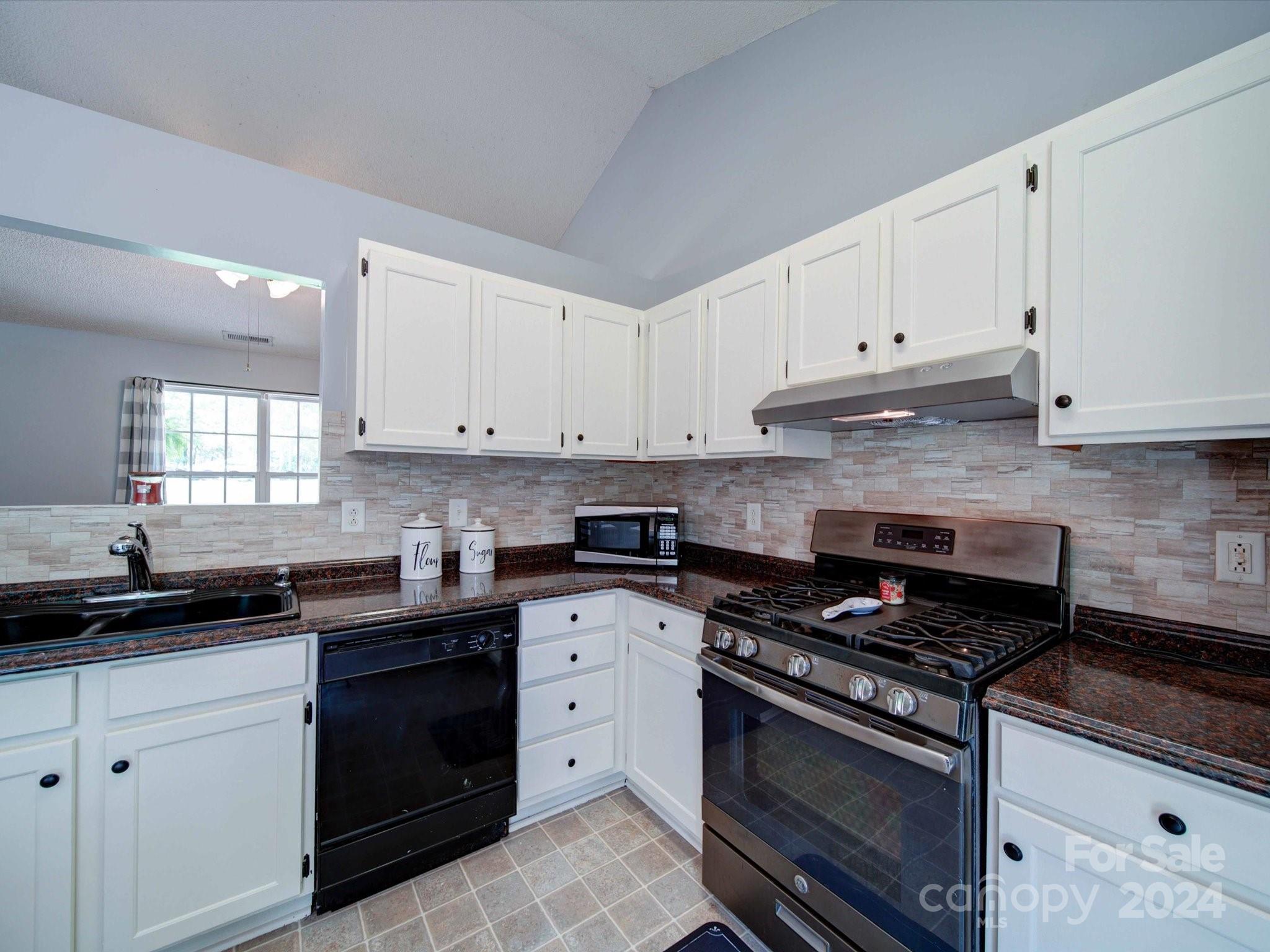 3019 Chinaberry Lane Property Photo 9