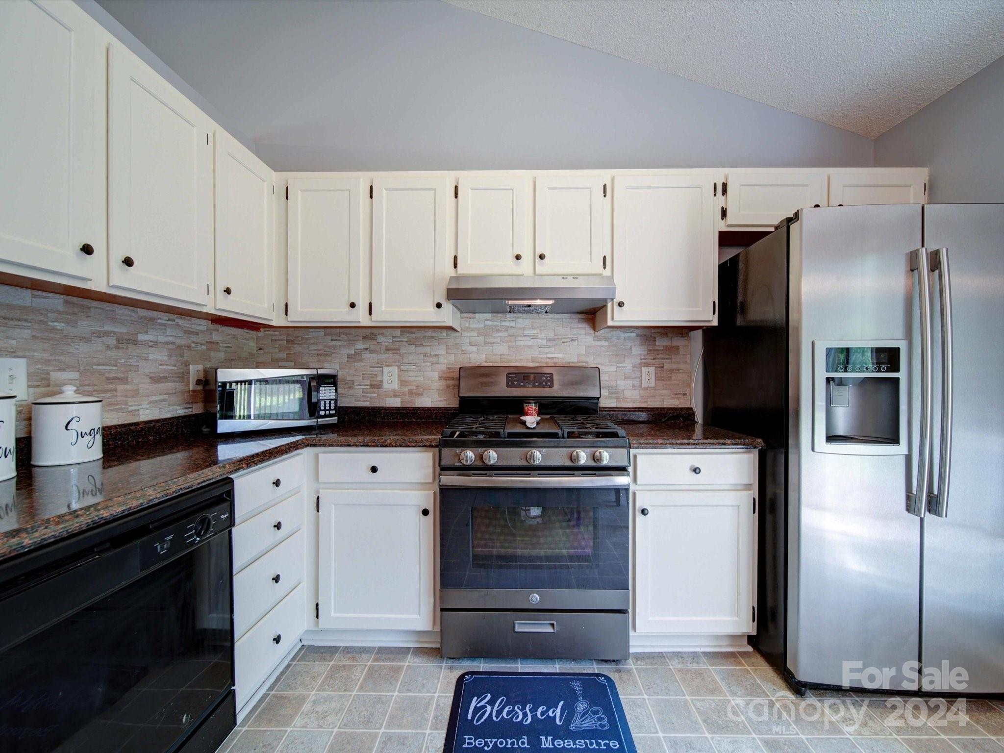 3019 Chinaberry Lane Property Photo 10