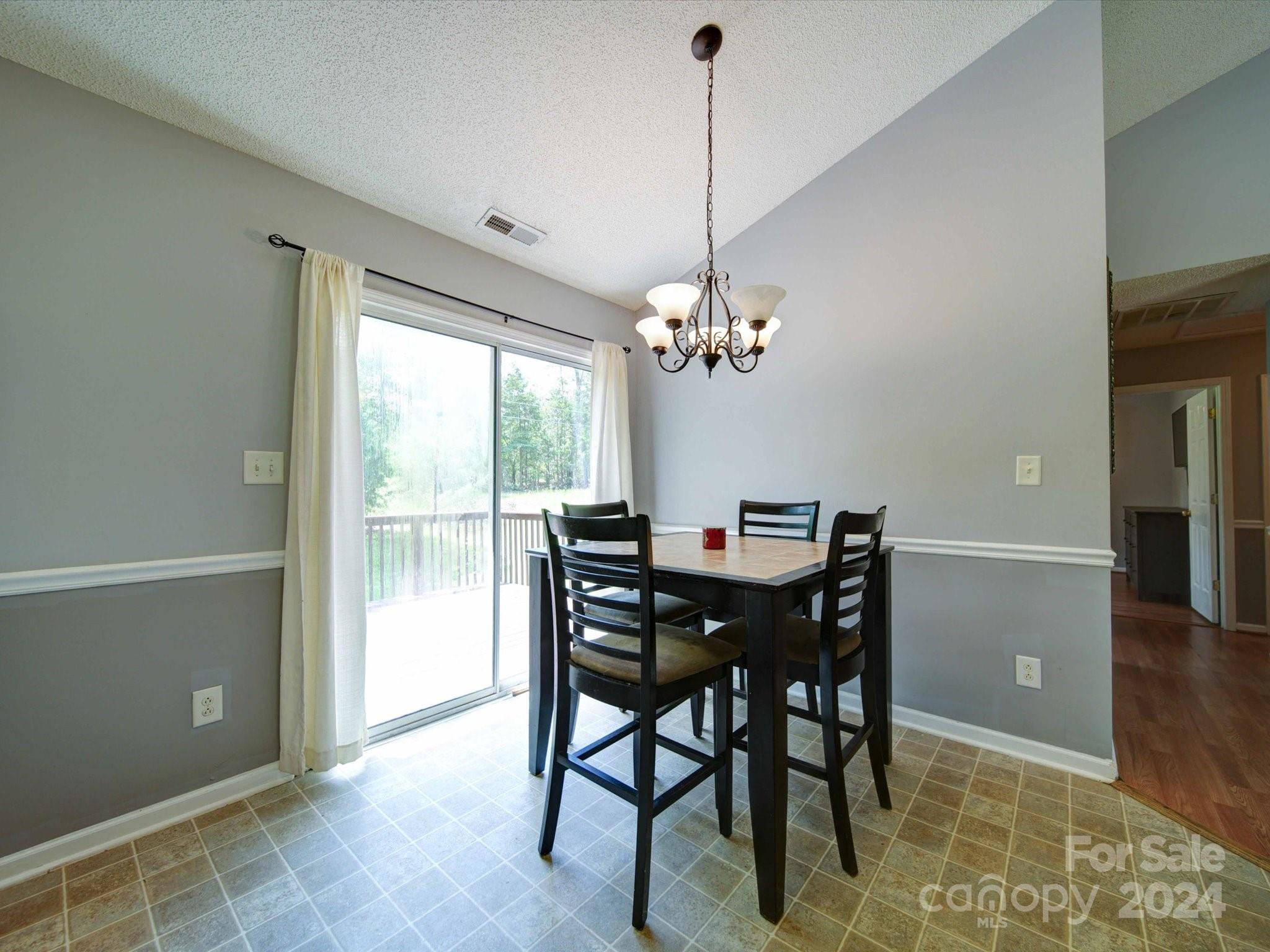 3019 Chinaberry Lane Property Photo 12