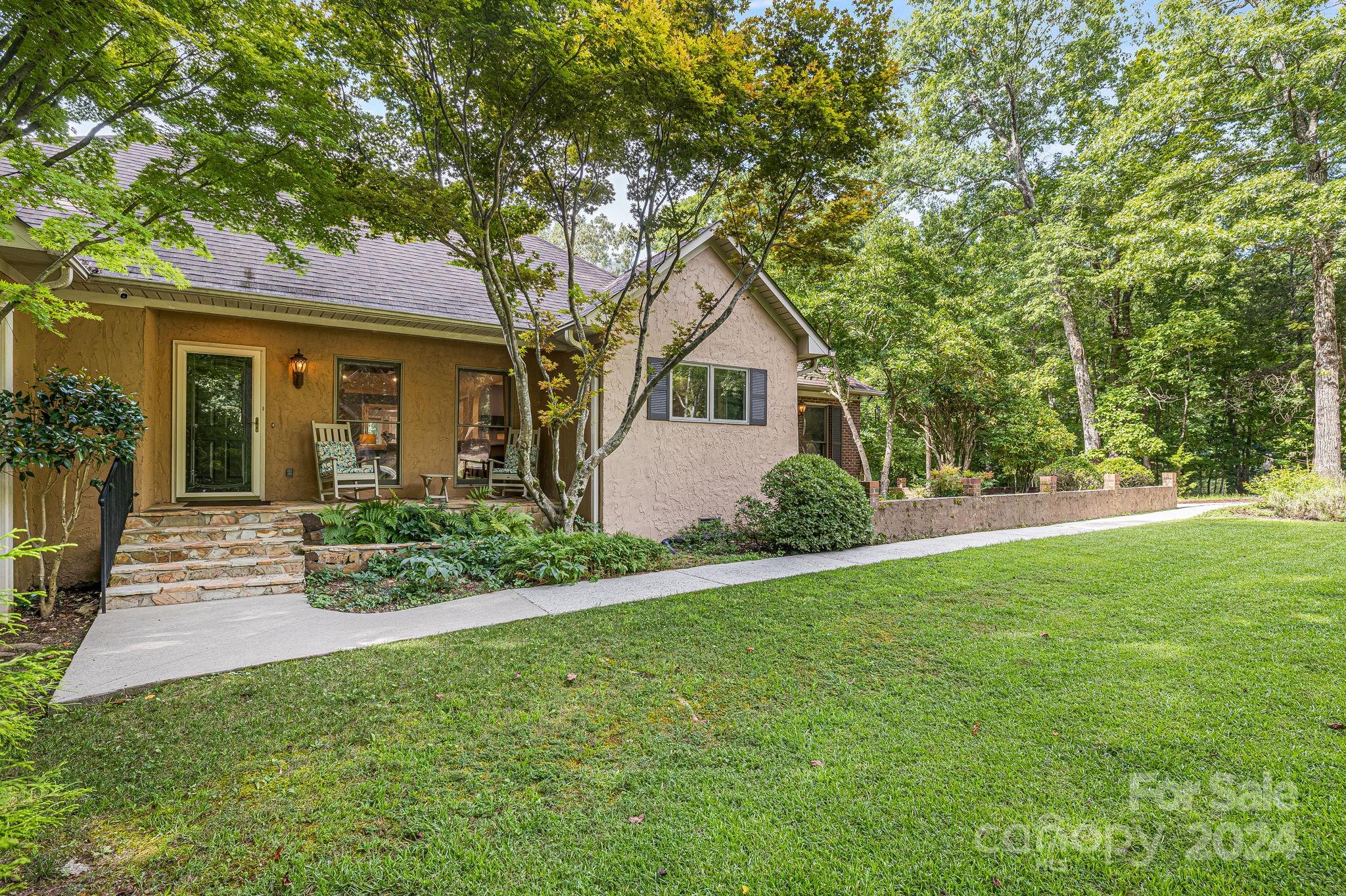 246 Holly Ridge Lane Property Photo 3