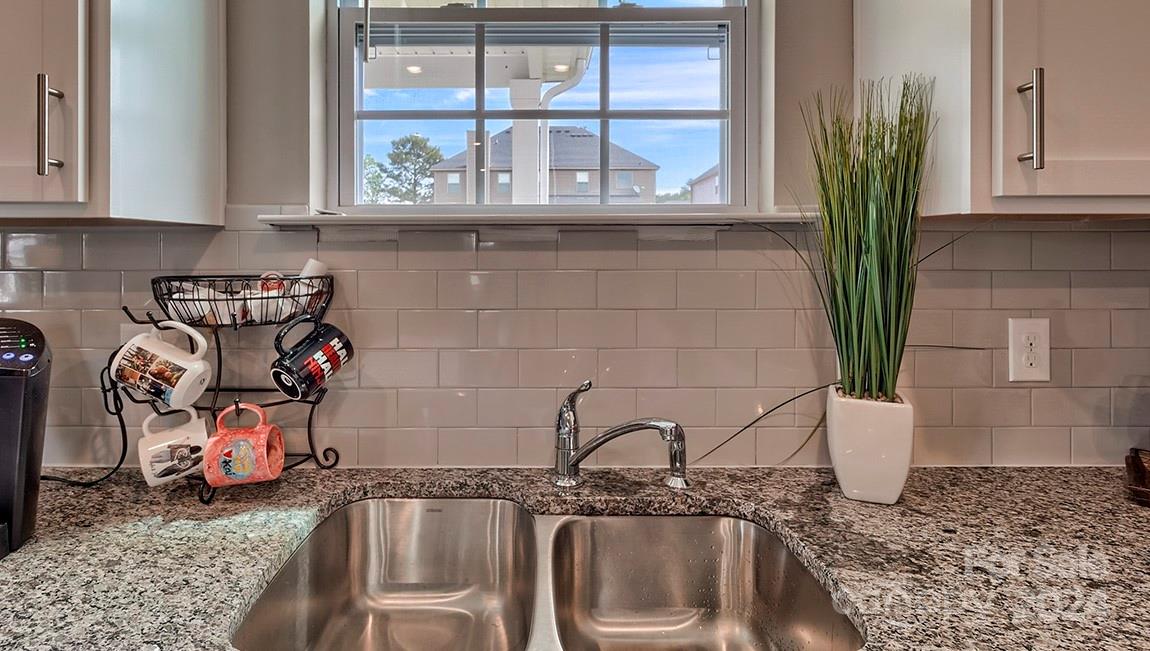135 Ashelyn Park Drive Property Photo 8