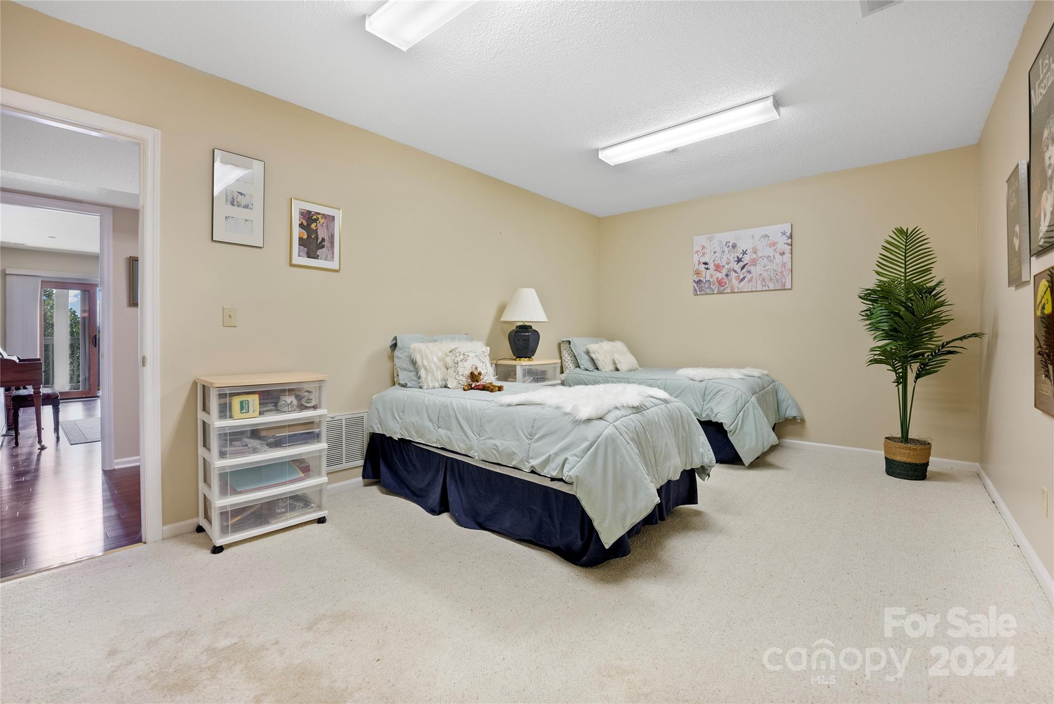 74 Park Avenue Property Photo 42