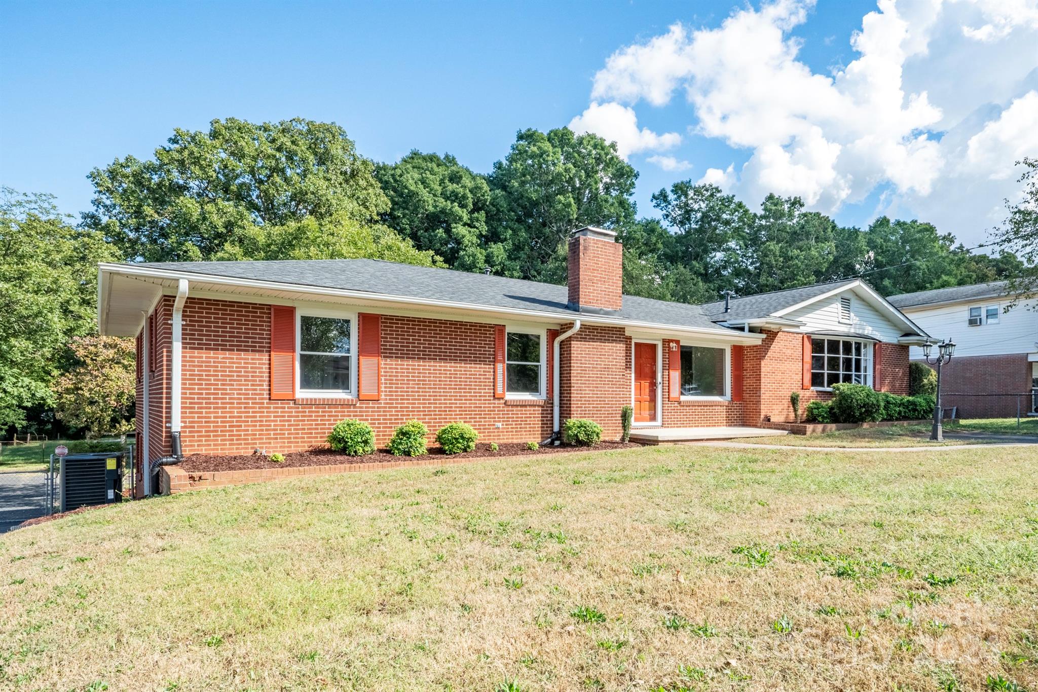 511 Villa Street Property Photo 2