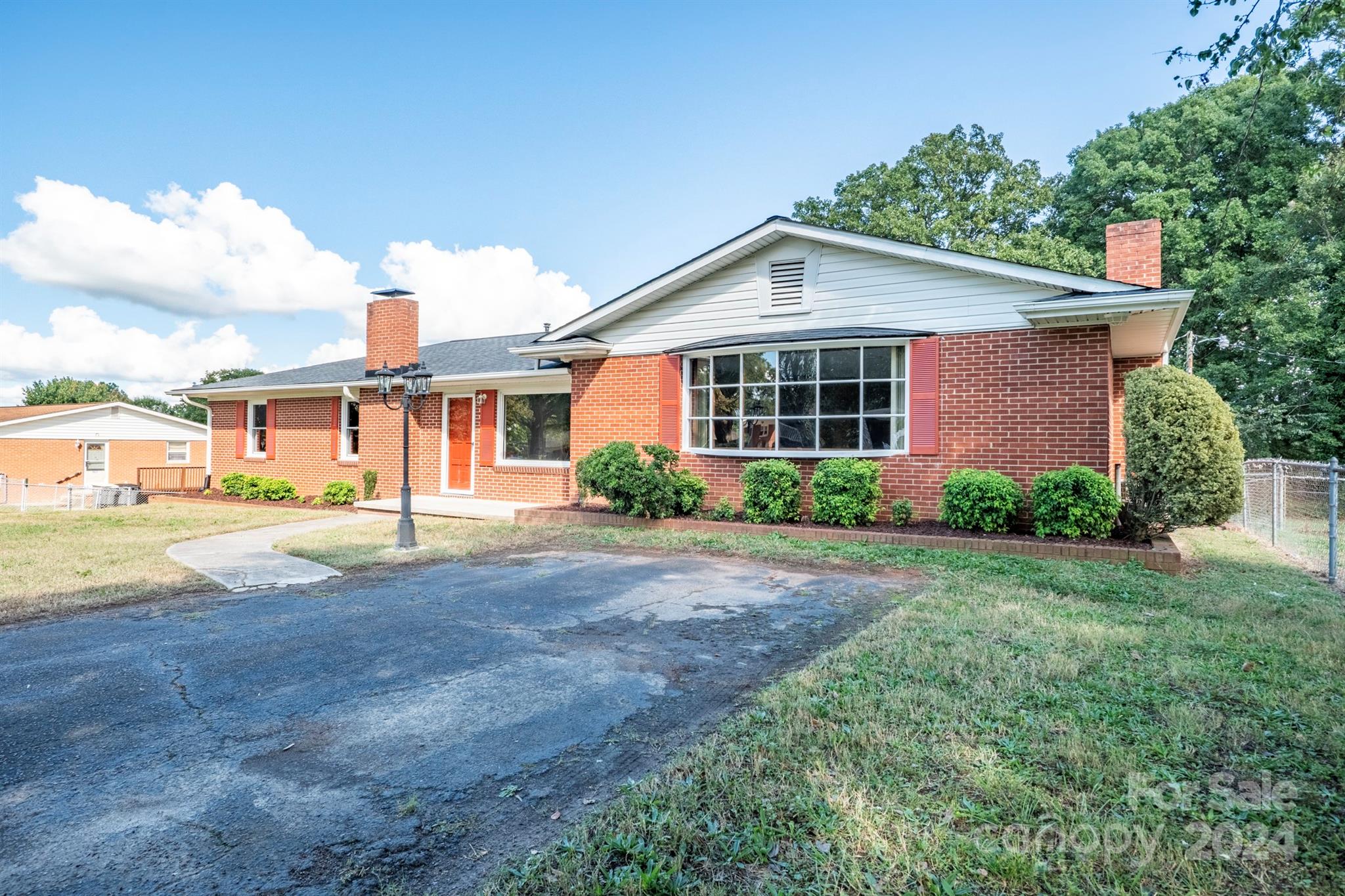 511 Villa Street Property Photo 3