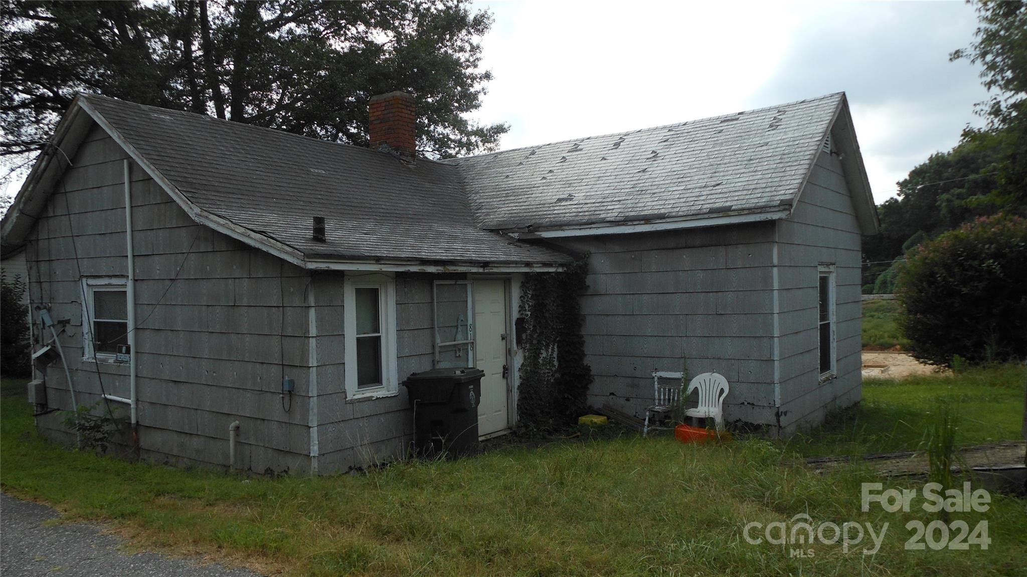 818 Grace Street Property Photo 2
