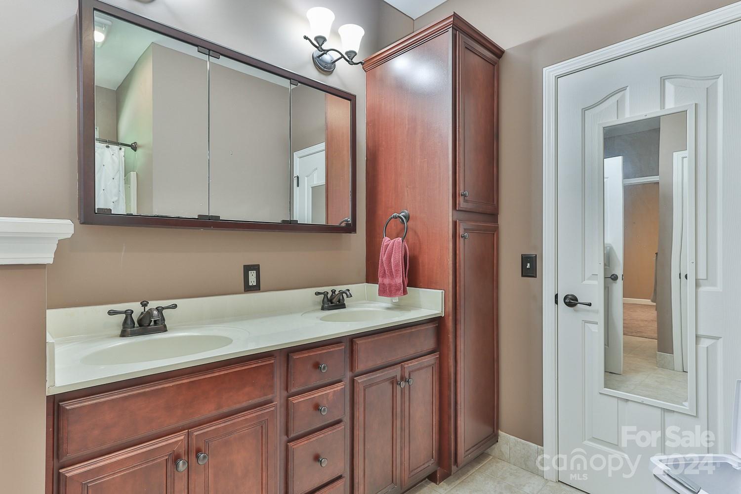 148 N Ott Dyson Center 1125 Property Photo 26