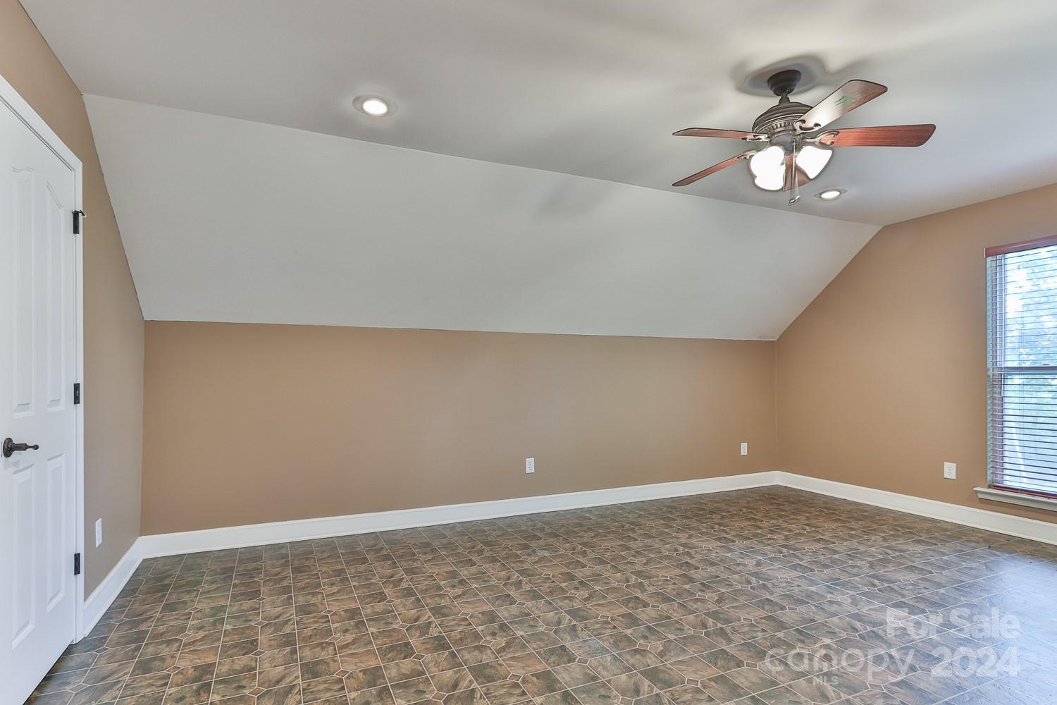 148 N Ott Dyson Center 1125 Property Photo 28