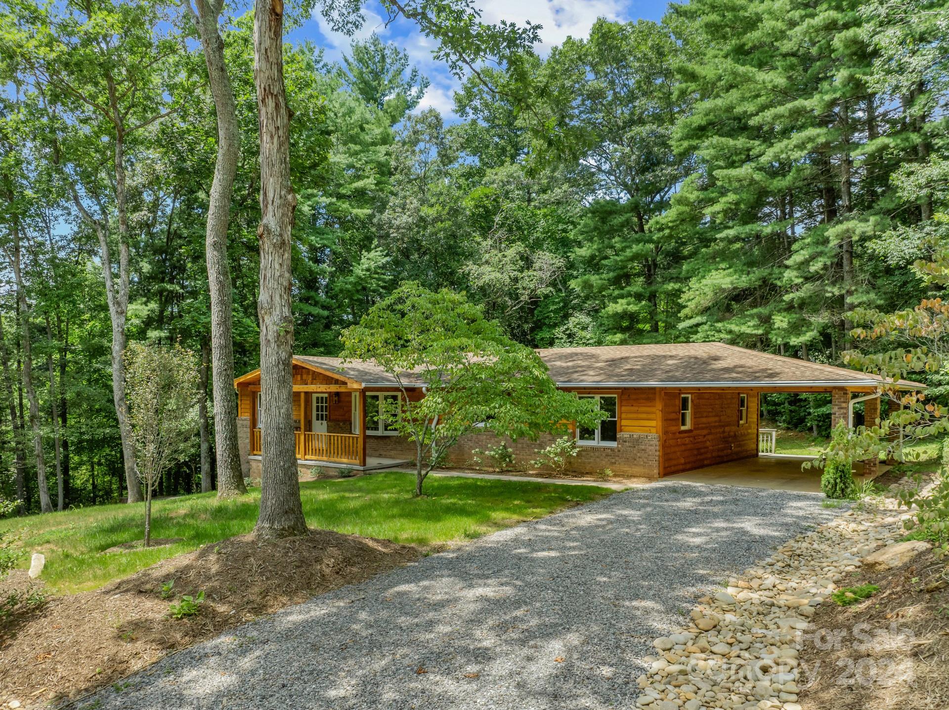 15 Pine Ridge Court Property Photo 5