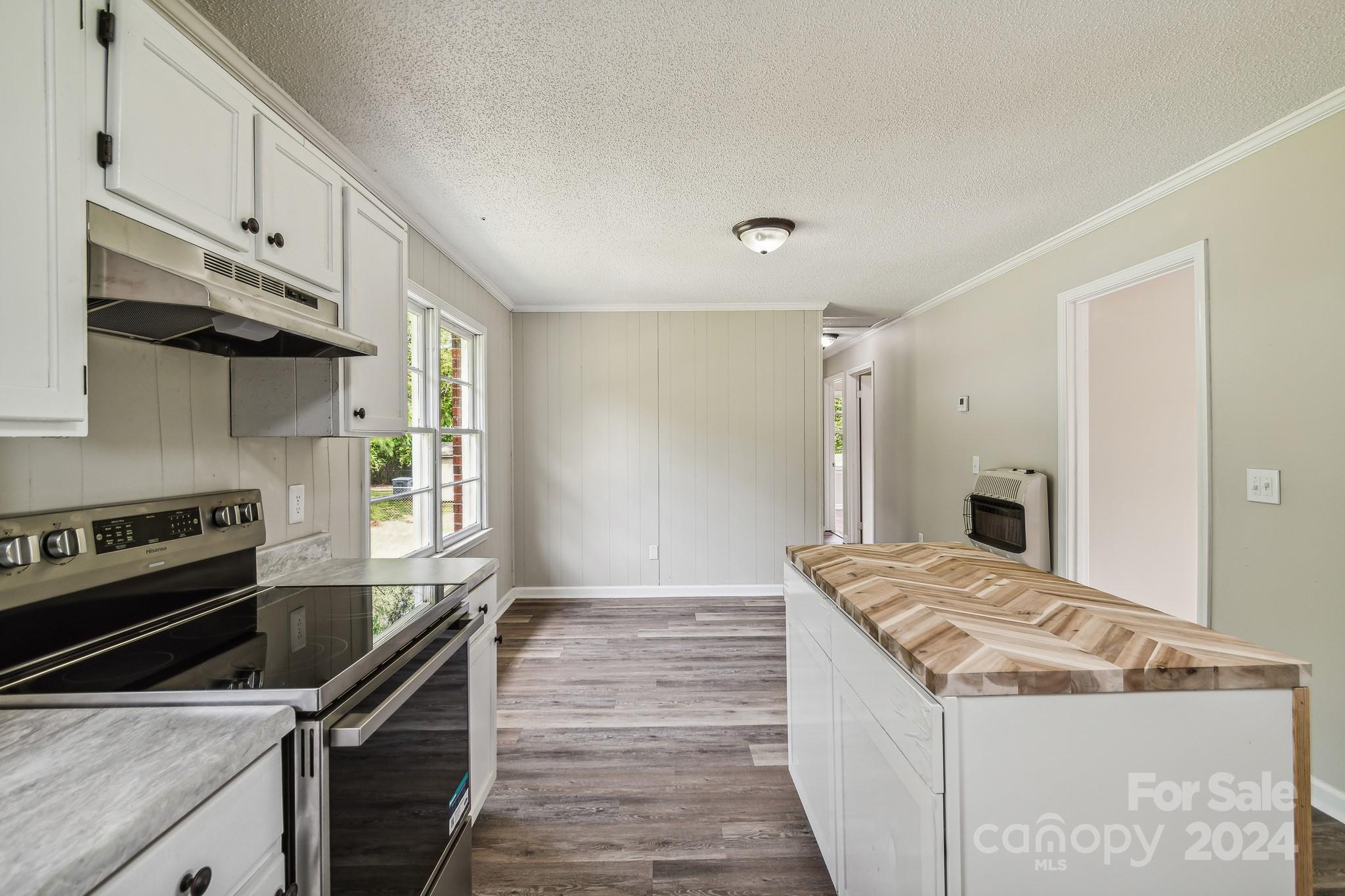 37 Clemmons Road Property Photo 3