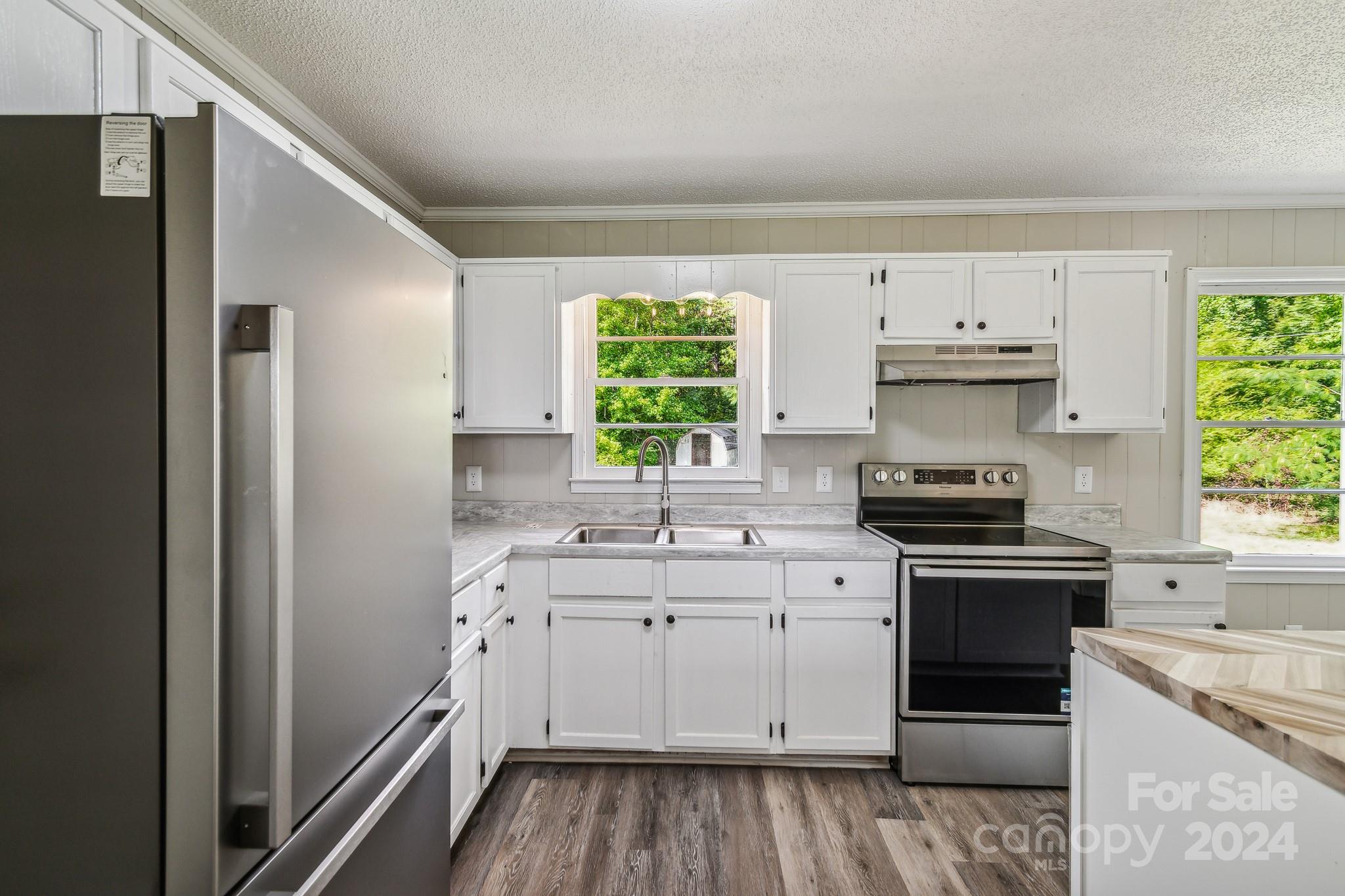37 Clemmons Road Property Photo 4