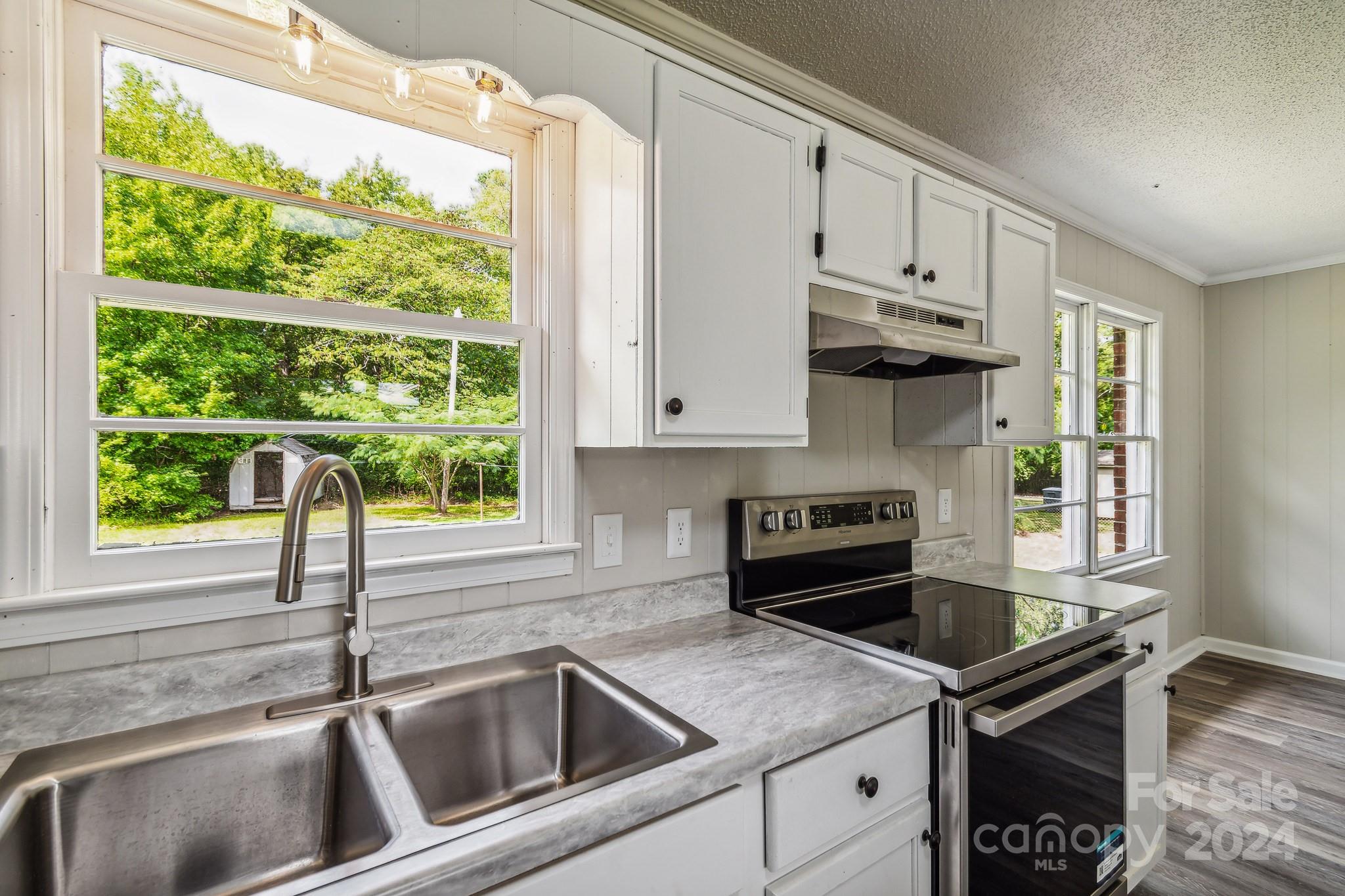37 Clemmons Road Property Photo 6