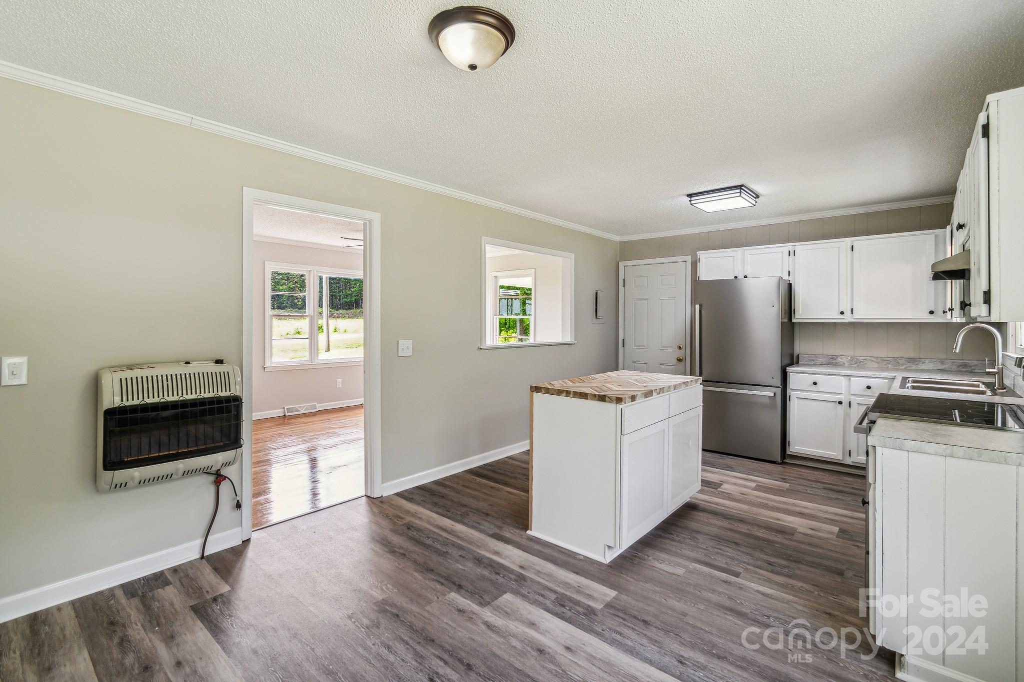 37 Clemmons Road Property Photo 7