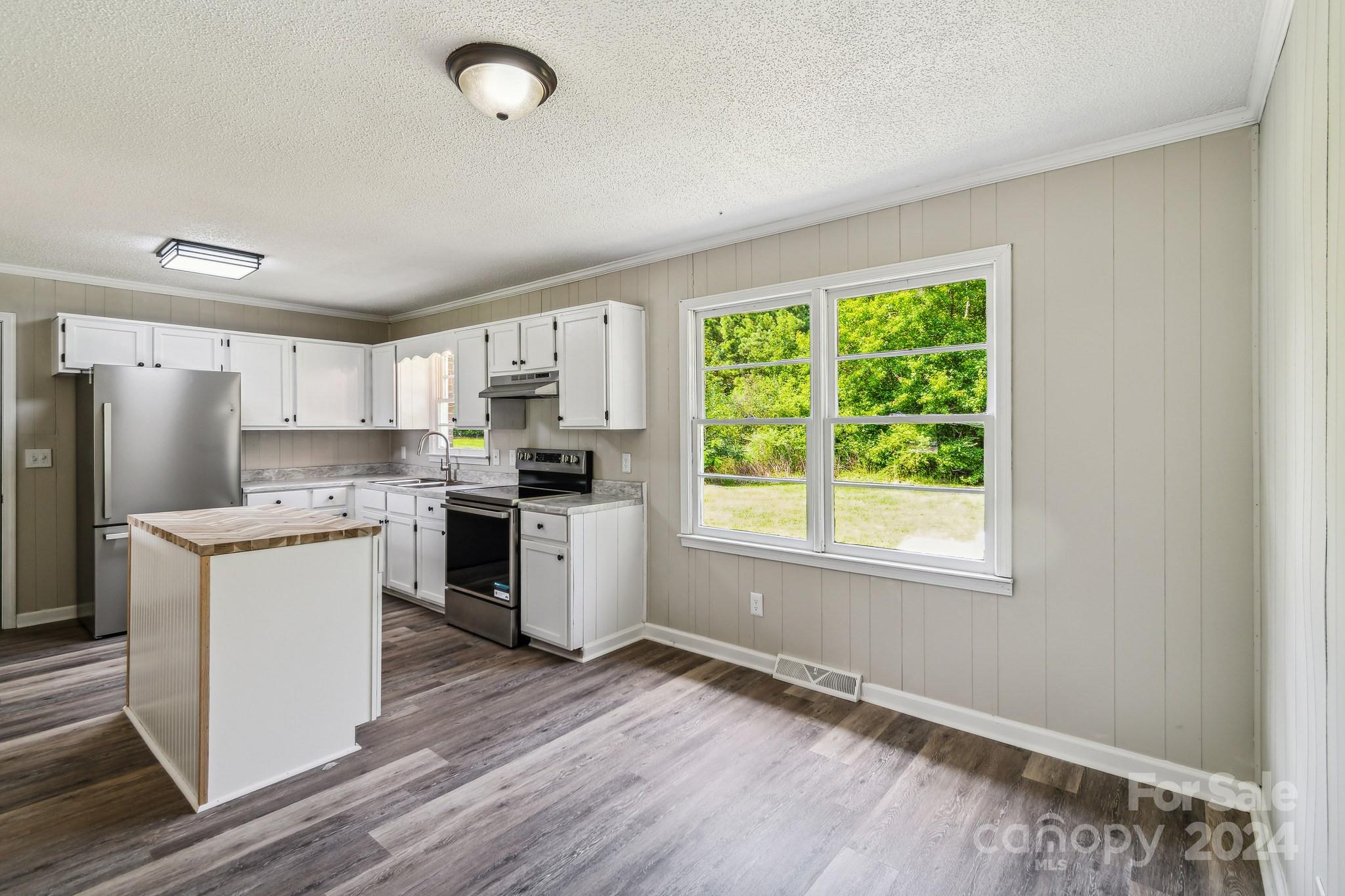 37 Clemmons Road Property Photo 8