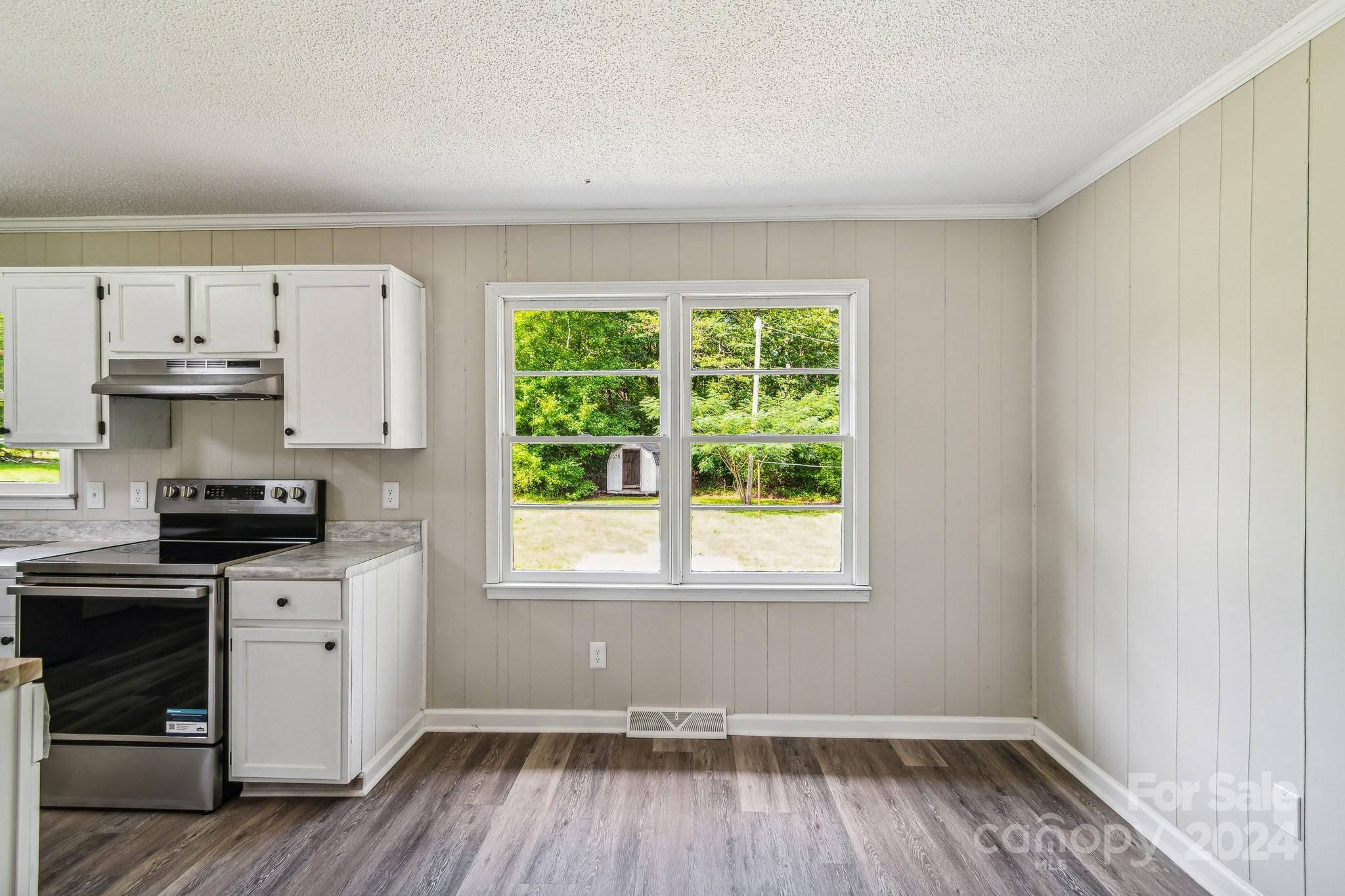 37 Clemmons Road Property Photo 11