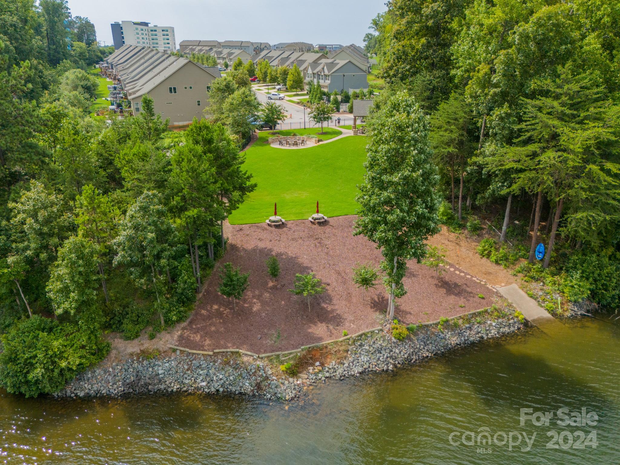 160 Beacon Drive D Property Photo 5