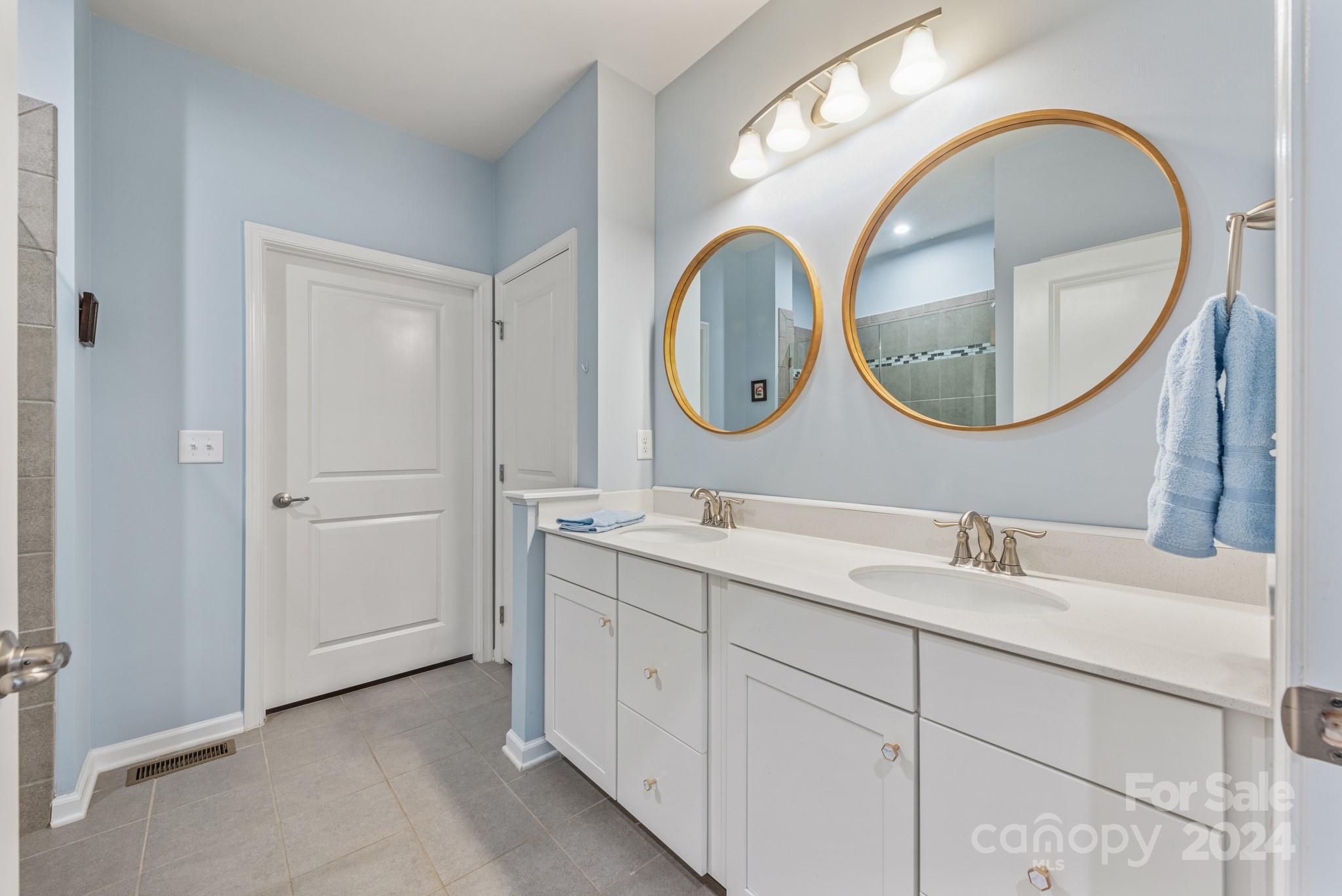 160 Beacon Drive D Property Photo 24