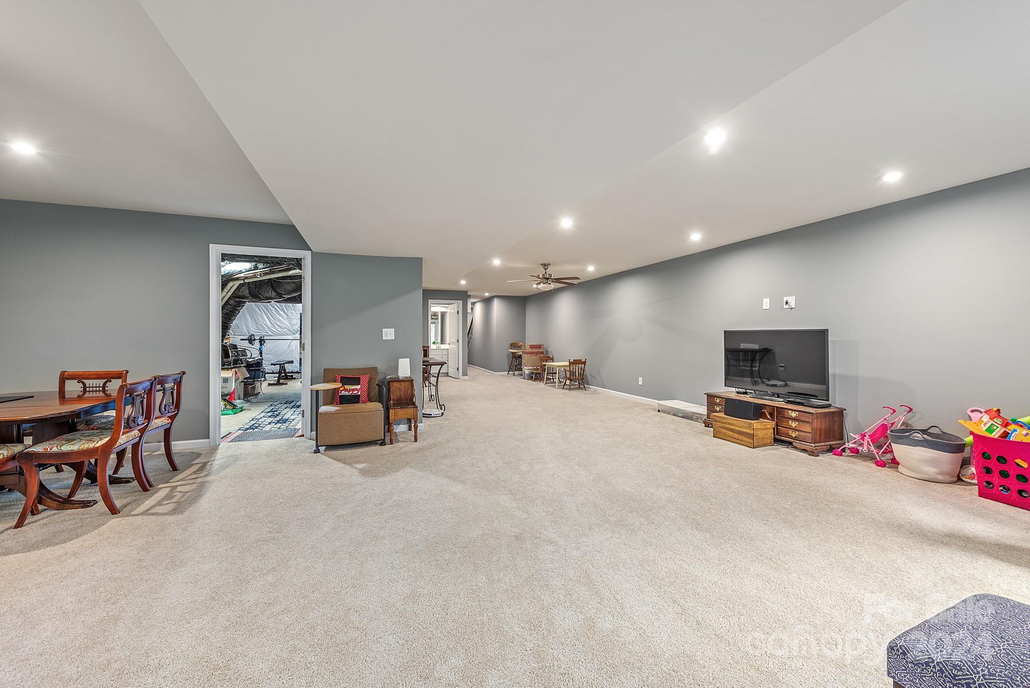 160 Beacon Drive D Property Photo 39