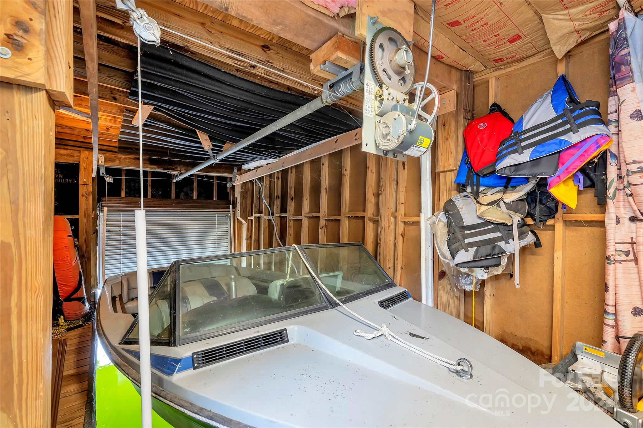 1700 W Lakeshore Drive Property Photo 6