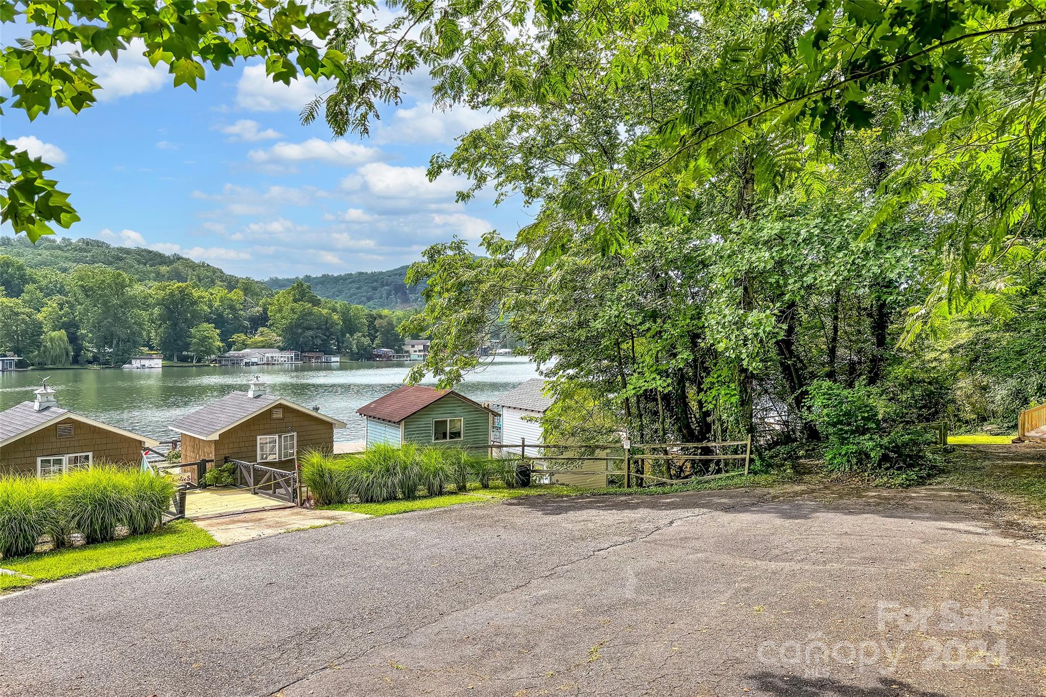 1700 W Lakeshore Drive Property Photo 7