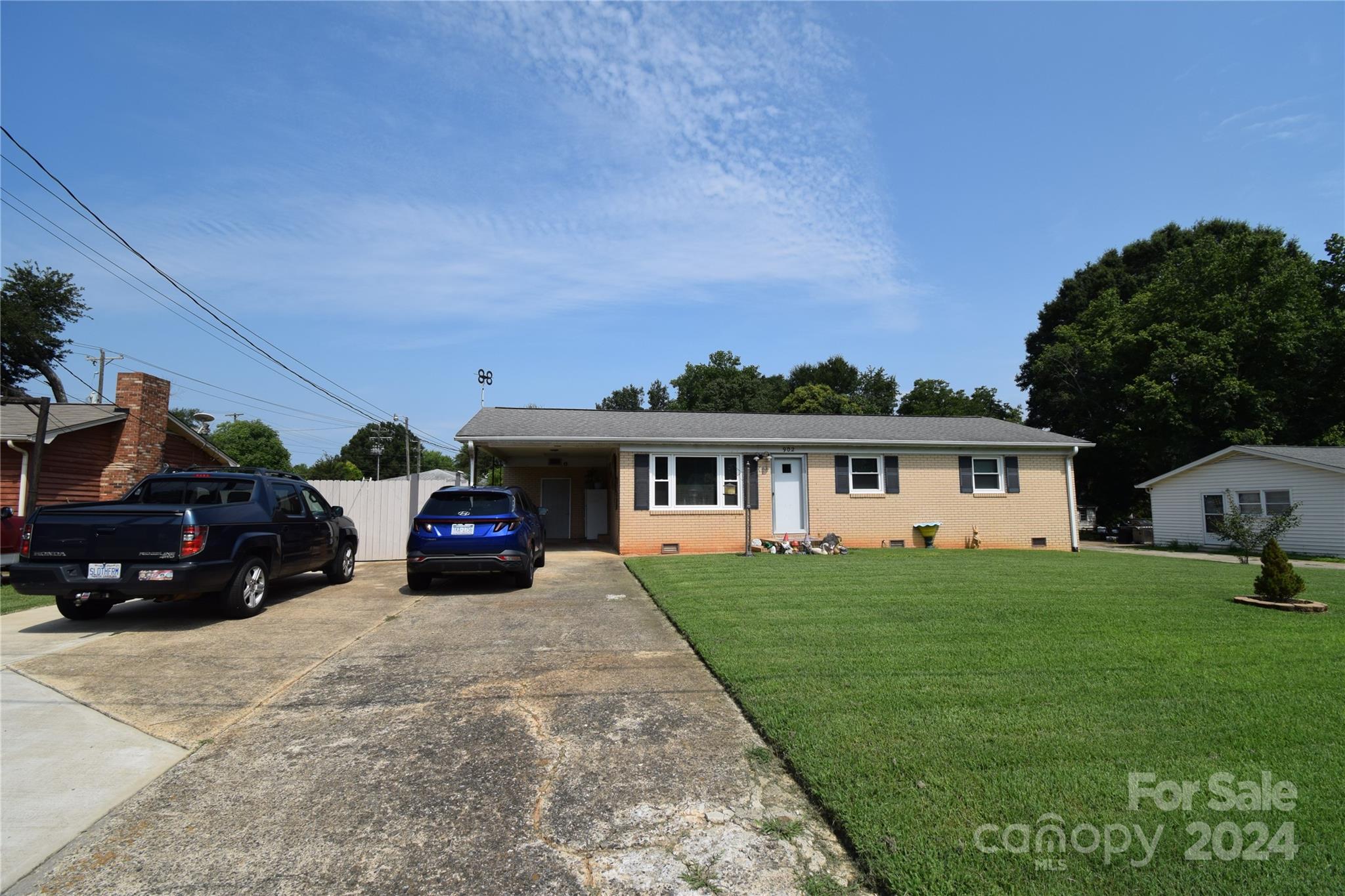 902 Carmel Drive Property Photo 2
