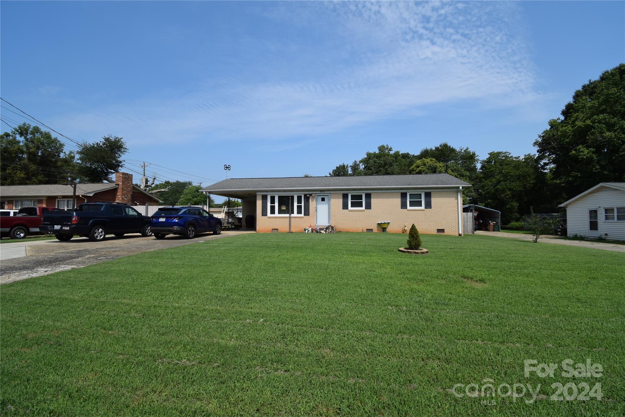 902 Carmel Drive Property Photo 4