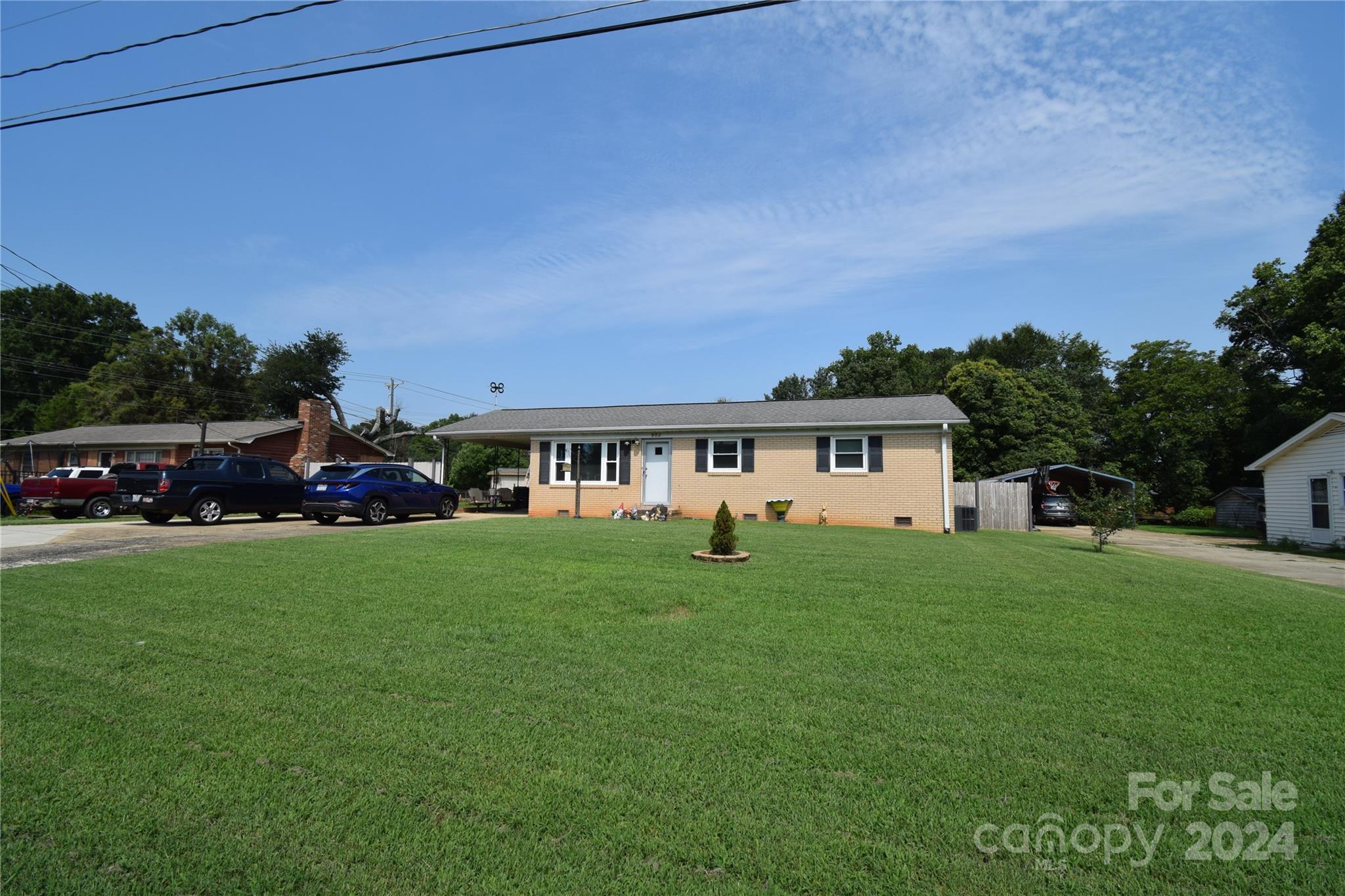 902 Carmel Drive Property Photo 5