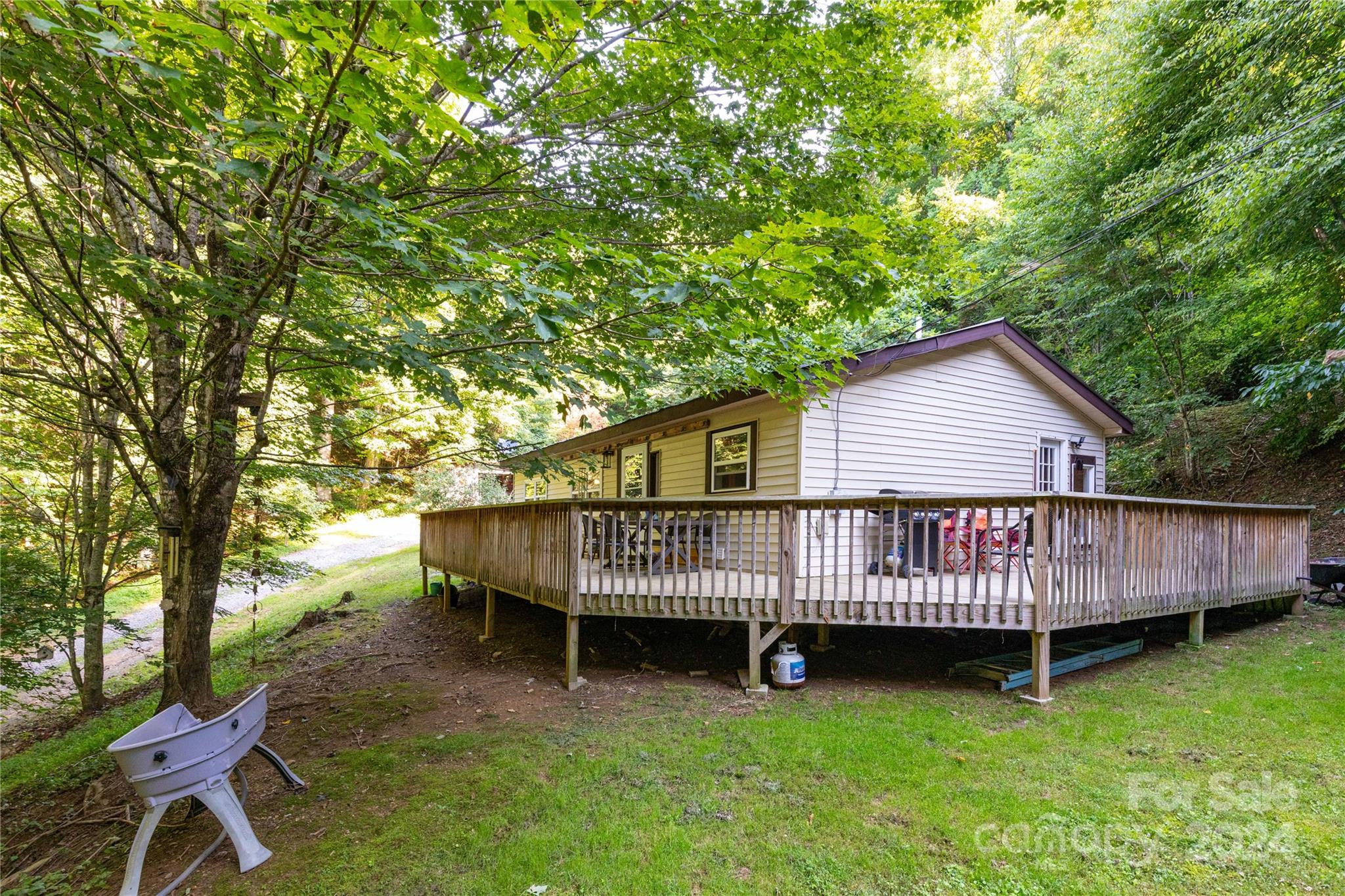 500 Chimney Log Road Property Photo 3