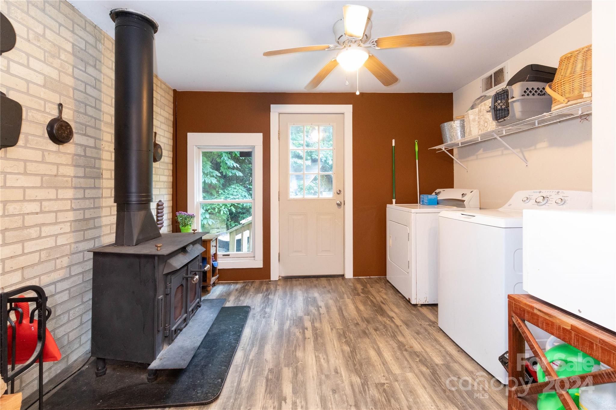 500 Chimney Log Road Property Photo 9