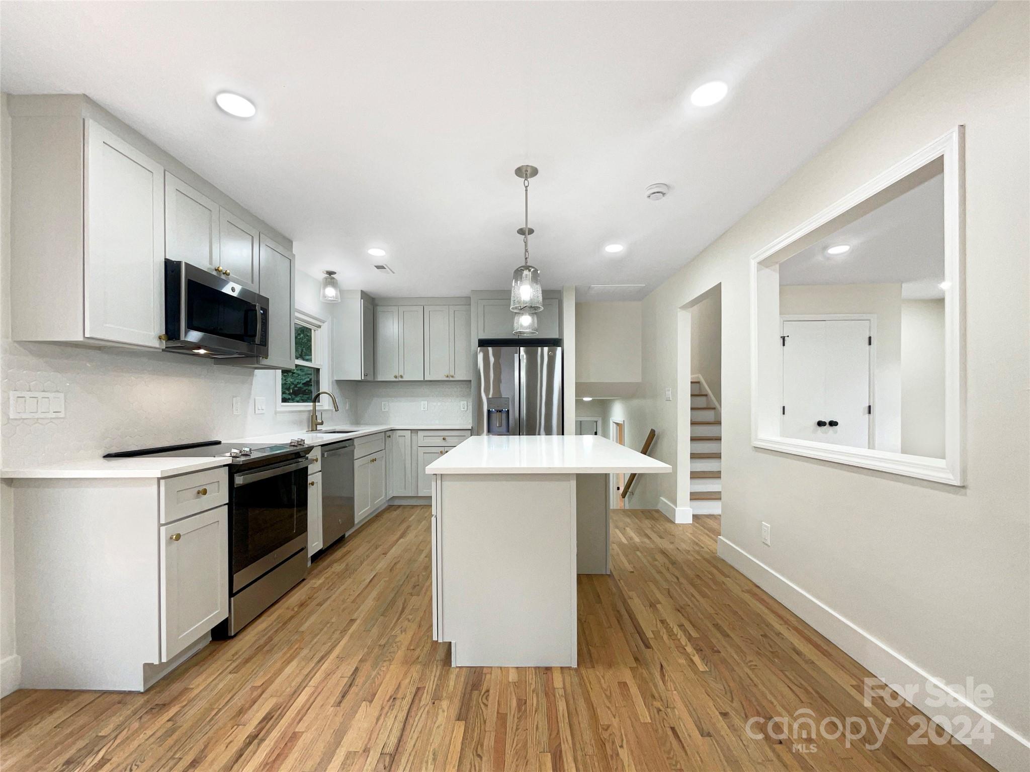 416 Deer Creek Drive Property Photo 6
