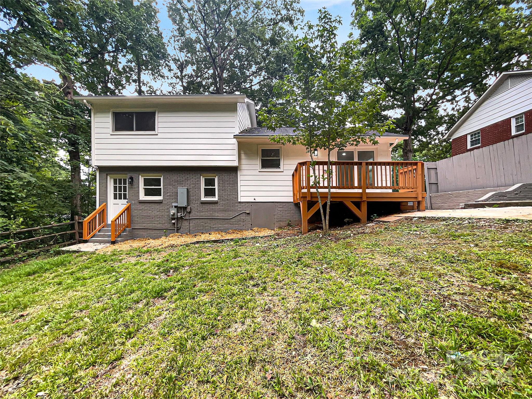 416 Deer Creek Drive Property Photo 7