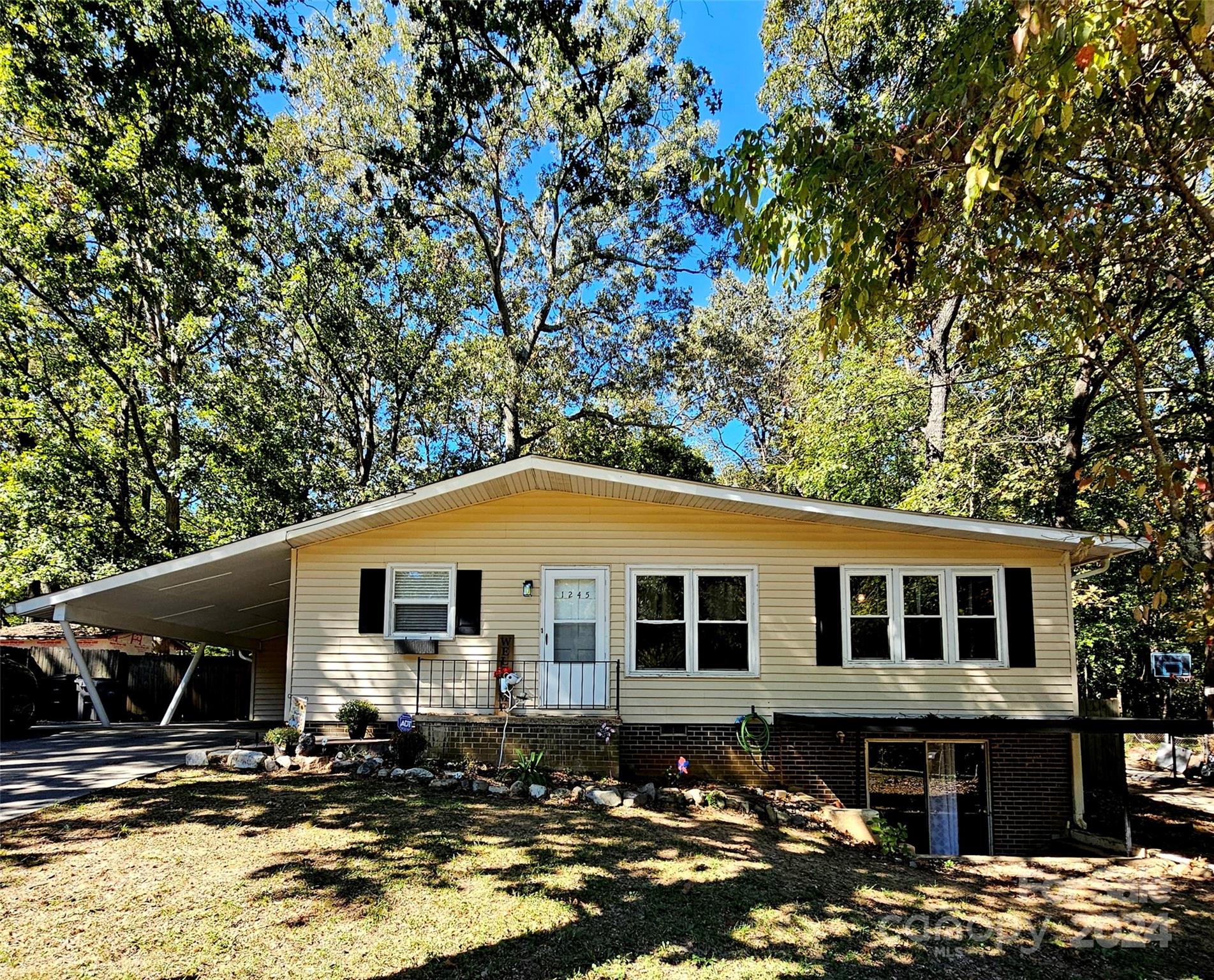 1245 Blackwood Street Property Photo 2