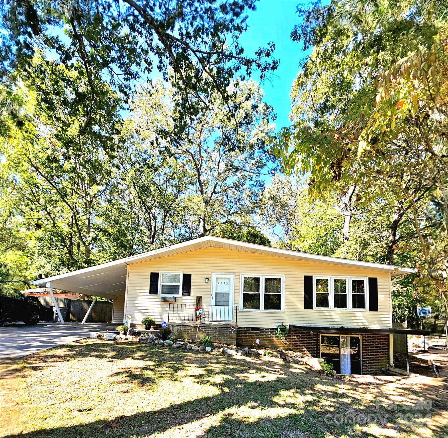 1245 Blackwood Street Property Photo 3