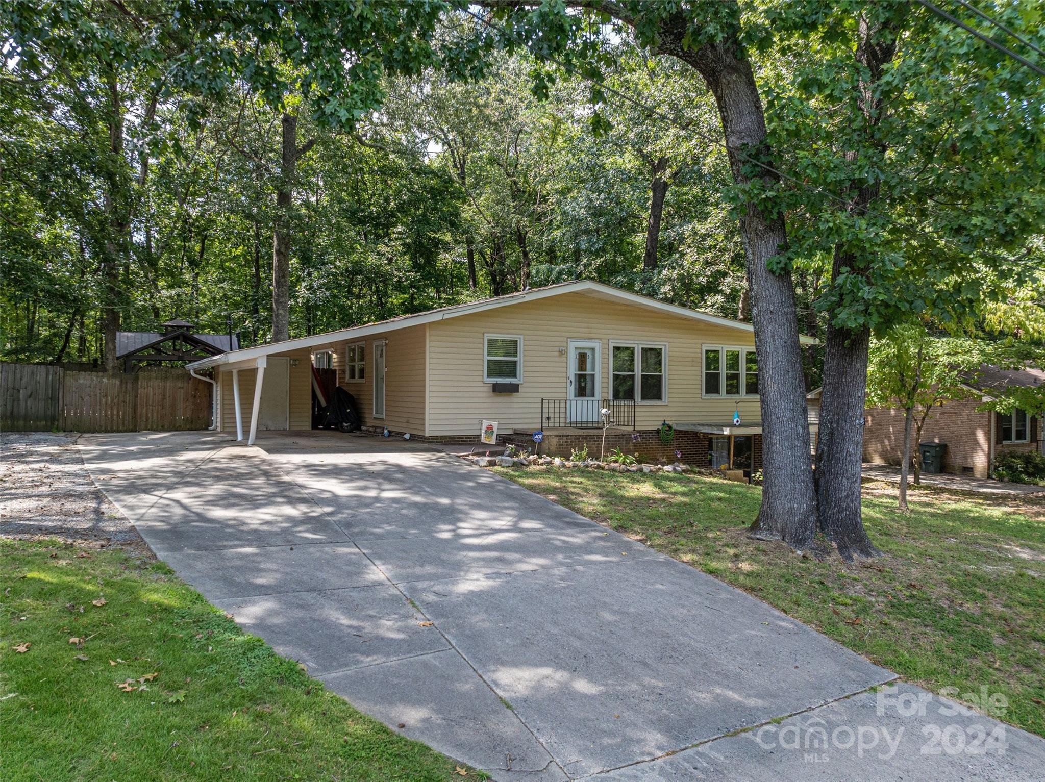 1245 Blackwood Street Property Photo 5