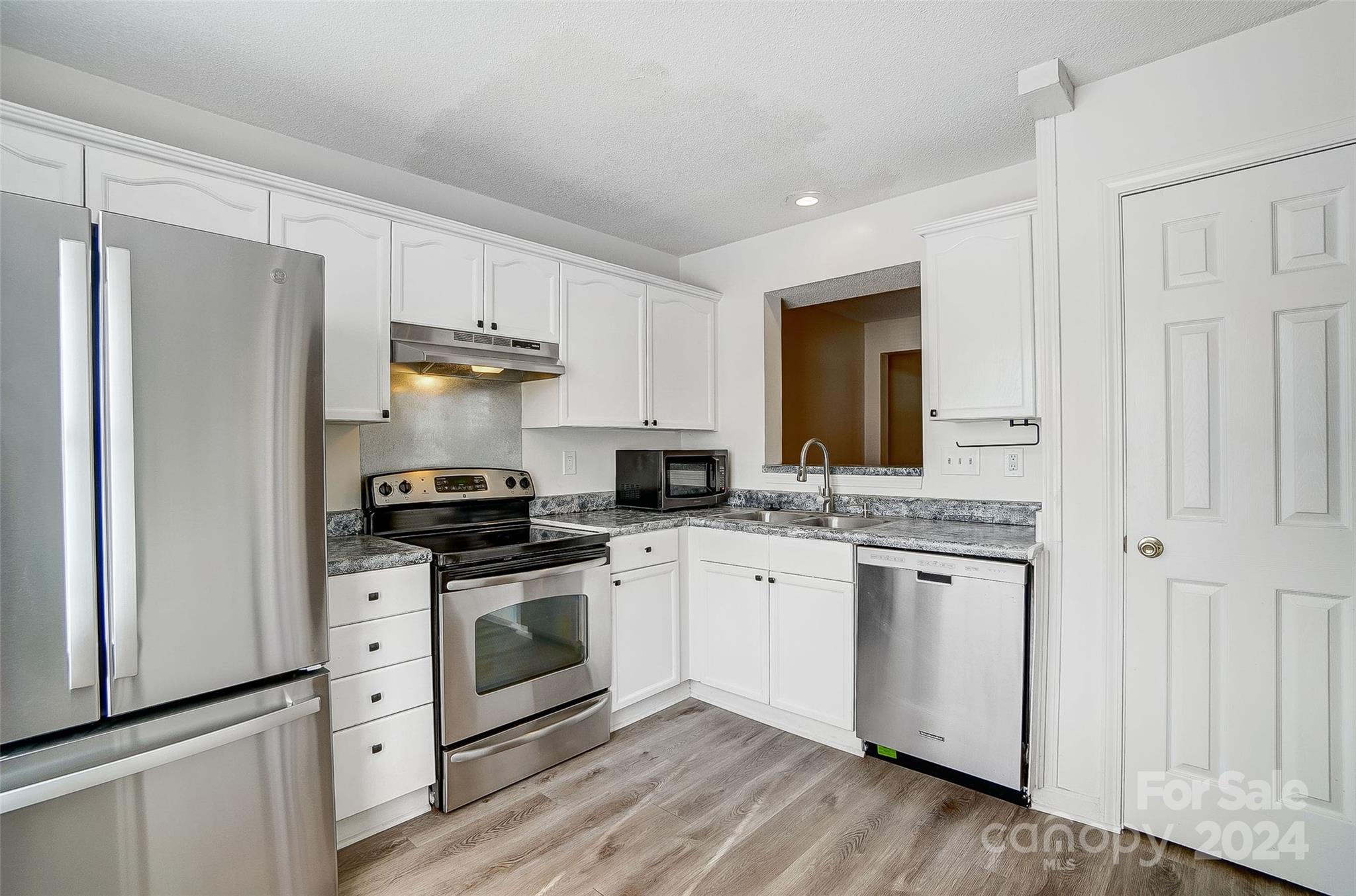 2876 Hosta Drive Property Photo 6