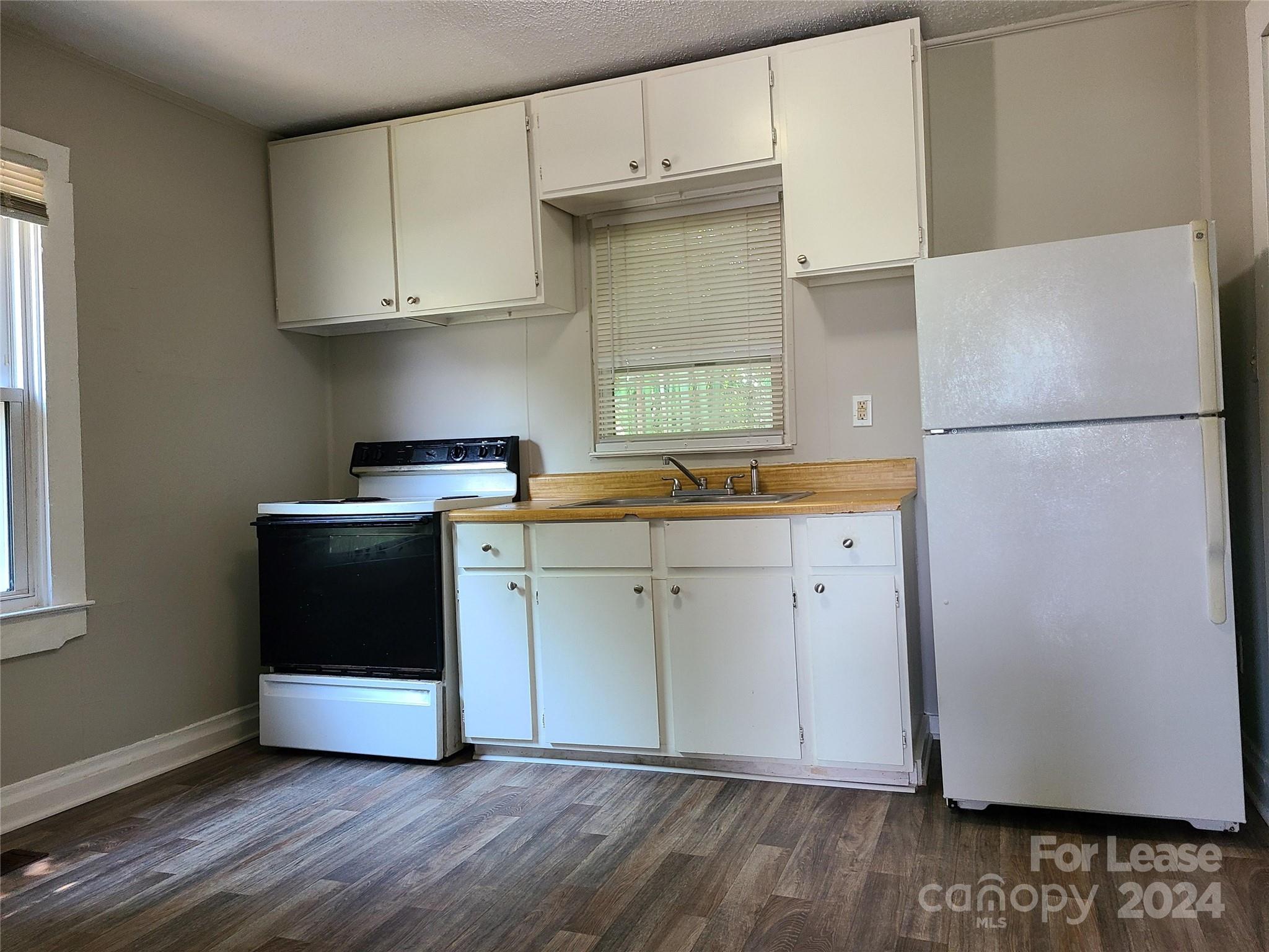 2413 S York Road Property Photo 2