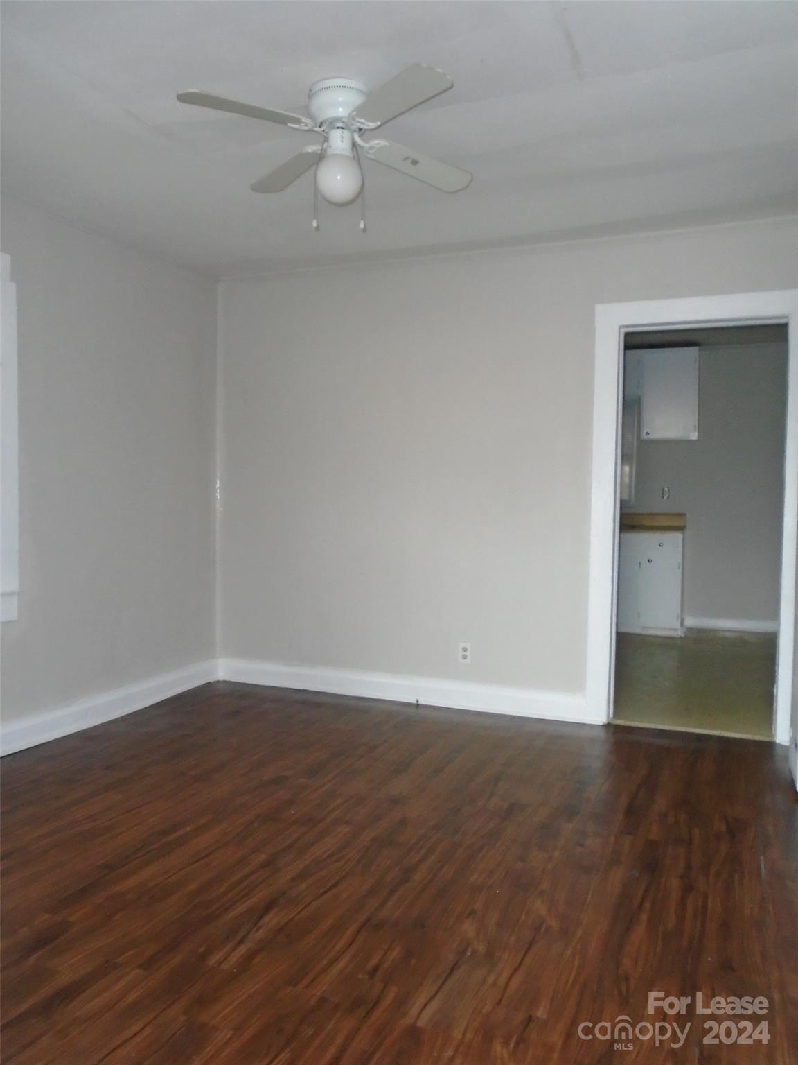 2413 S York Road Property Photo 3