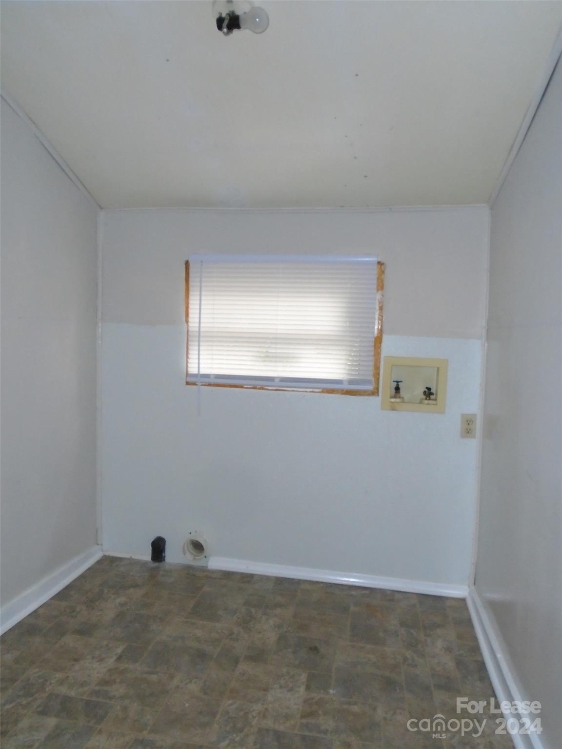 2413 S York Road Property Photo 5