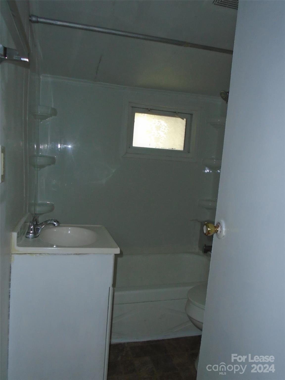 2413 S York Road Property Photo 6