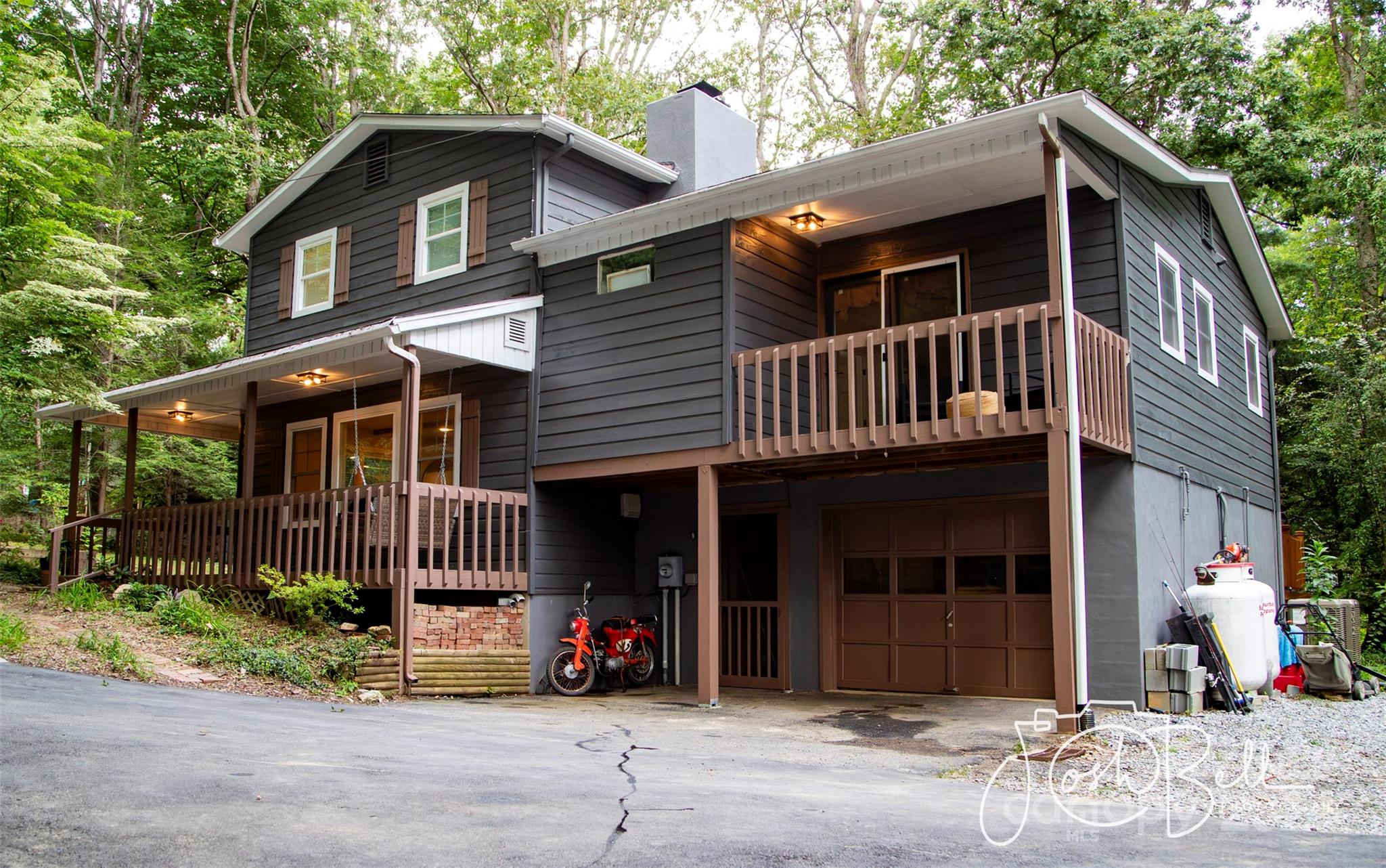6 Raintree Lane Property Photo 3