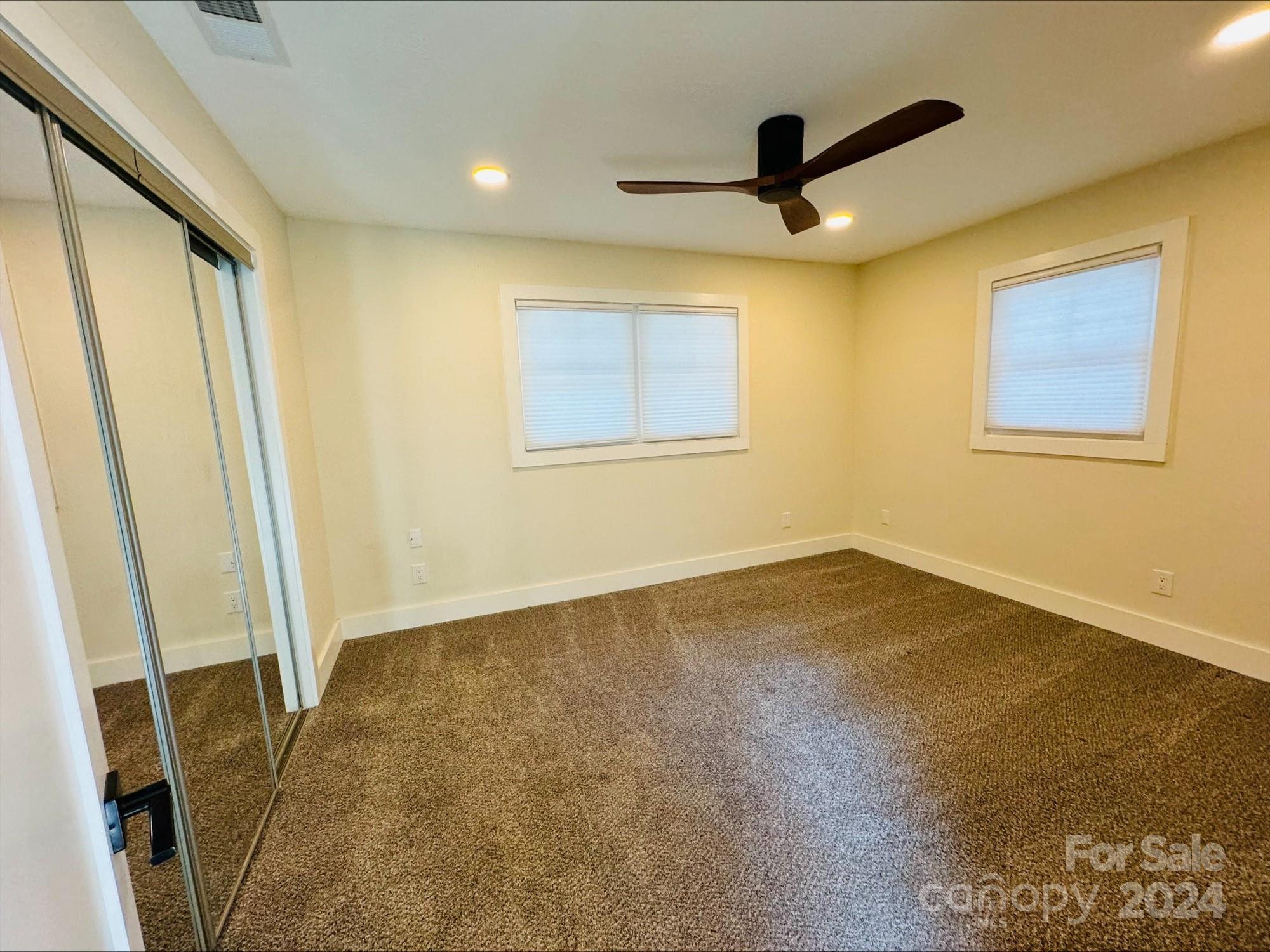 6 Raintree Lane Property Photo 34