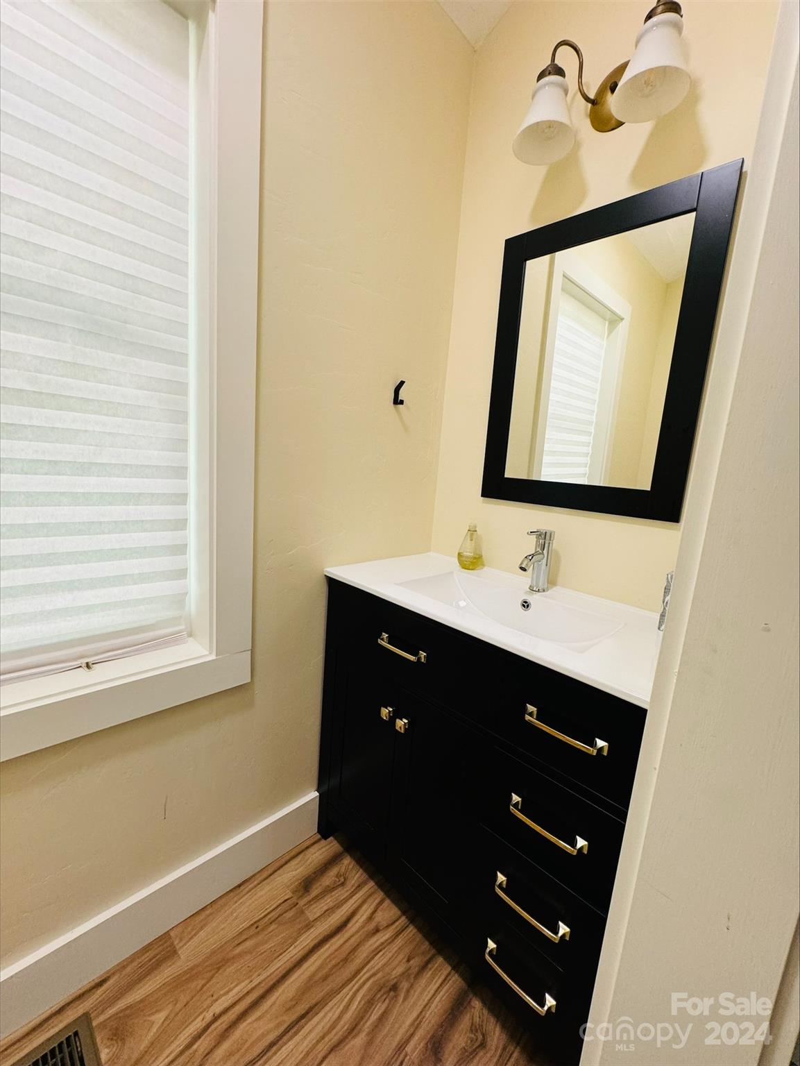 6 Raintree Lane Property Photo 36