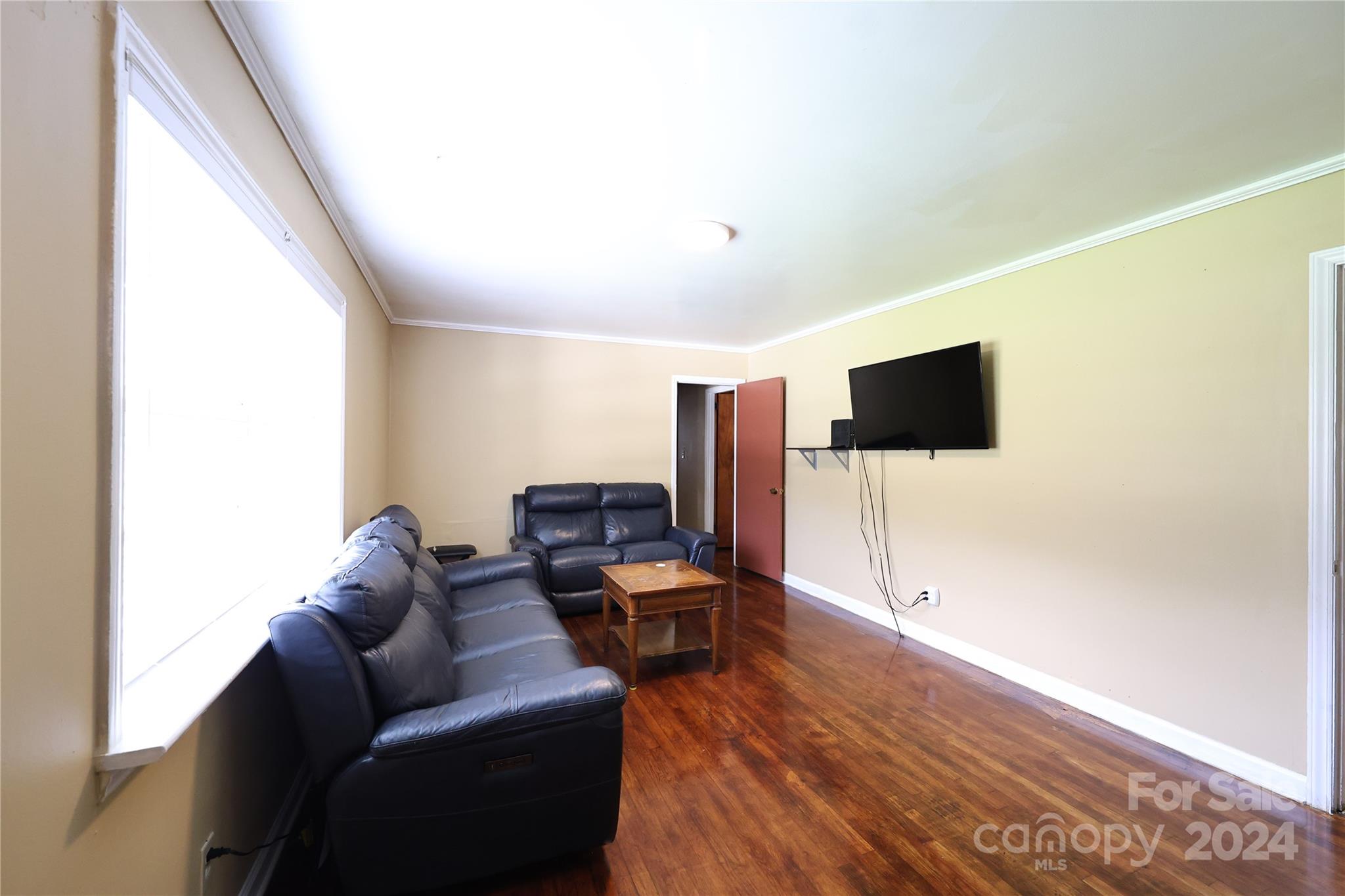 440 Frank Drive Property Photo 4