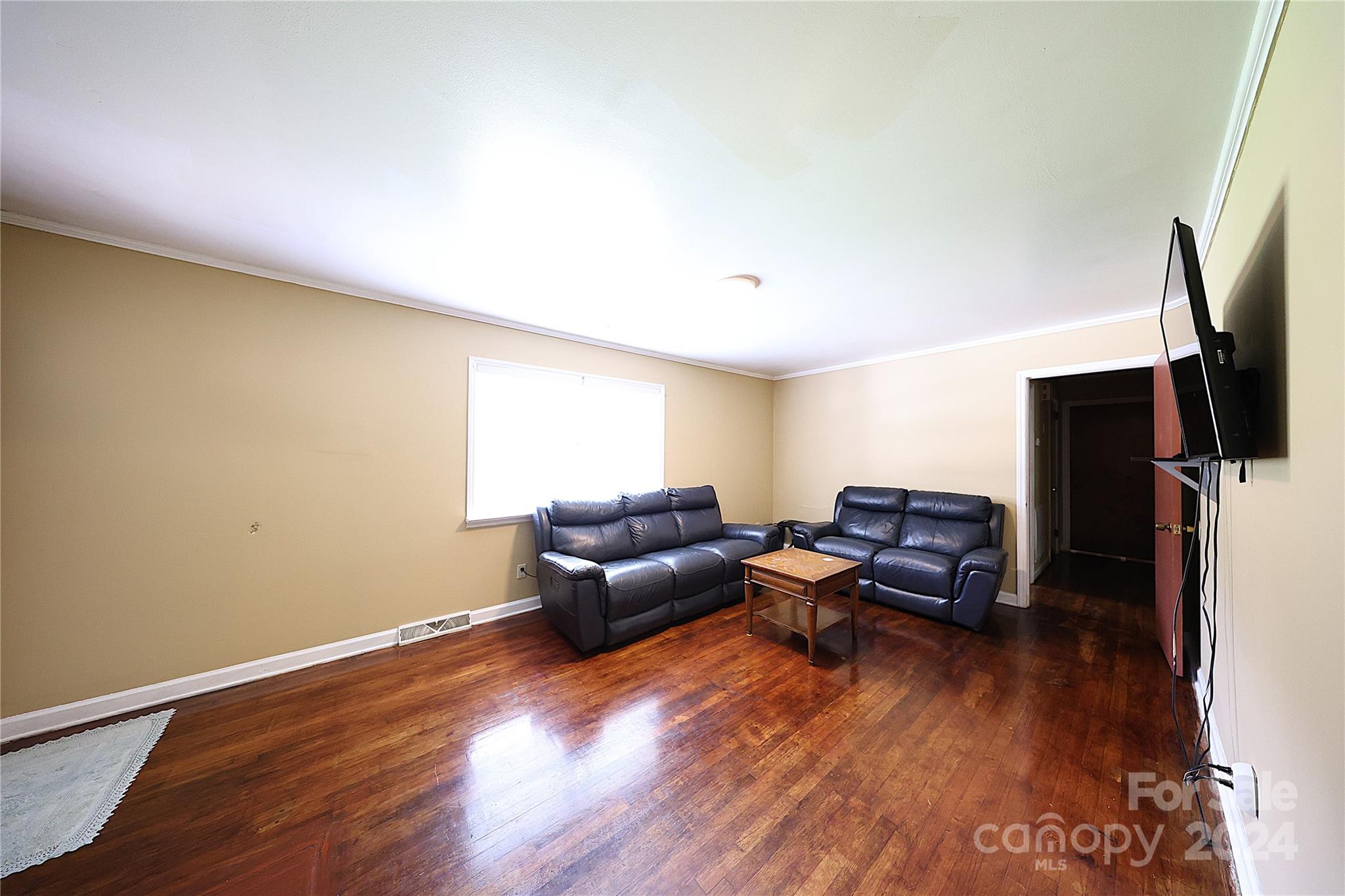 440 Frank Drive Property Photo 5