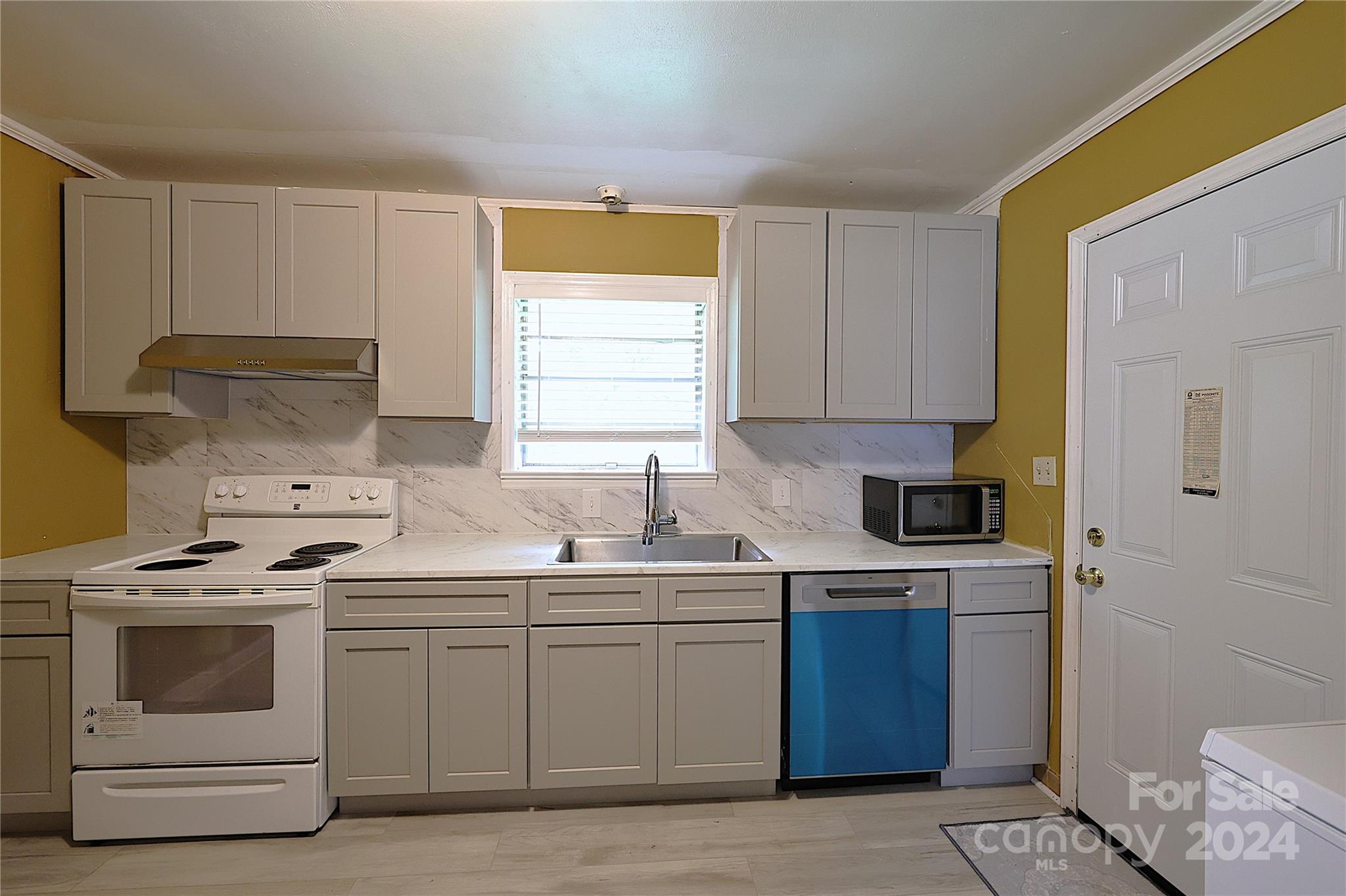 440 Frank Drive Property Photo 6